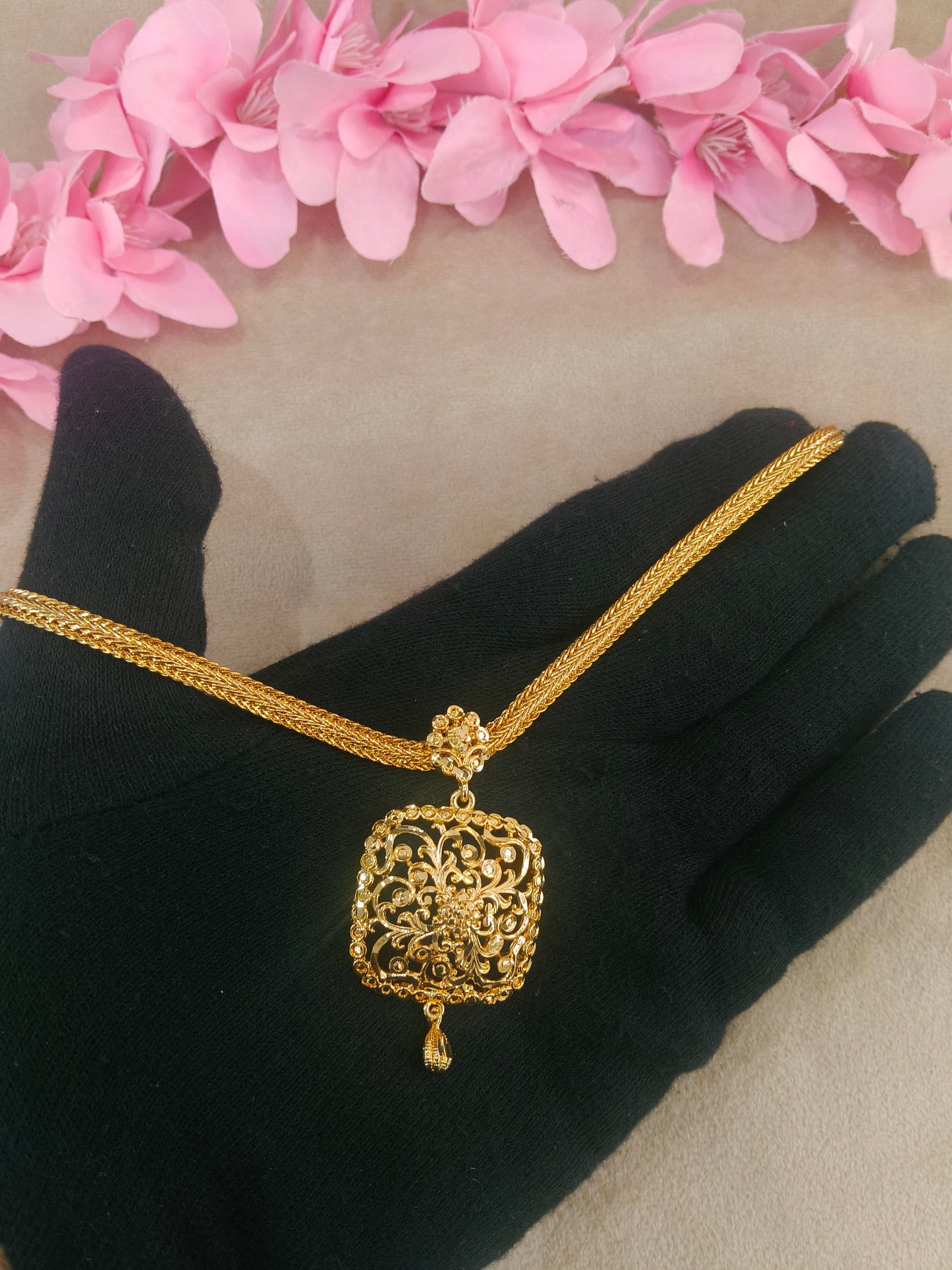 Gold Forming Jewellery Sohi Necklace Set