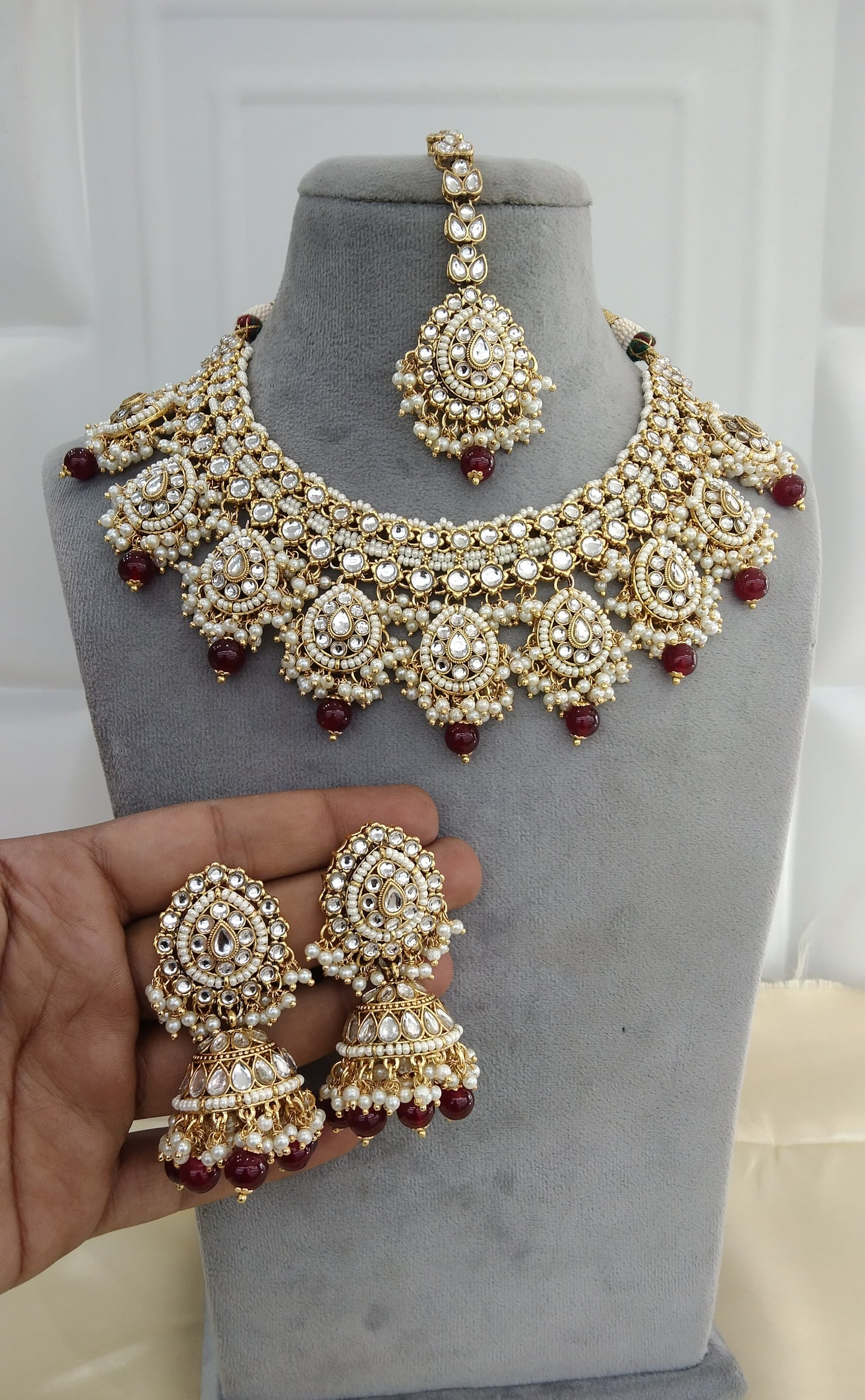 Avneet Maroon Kundan Necklace Jewellery Set