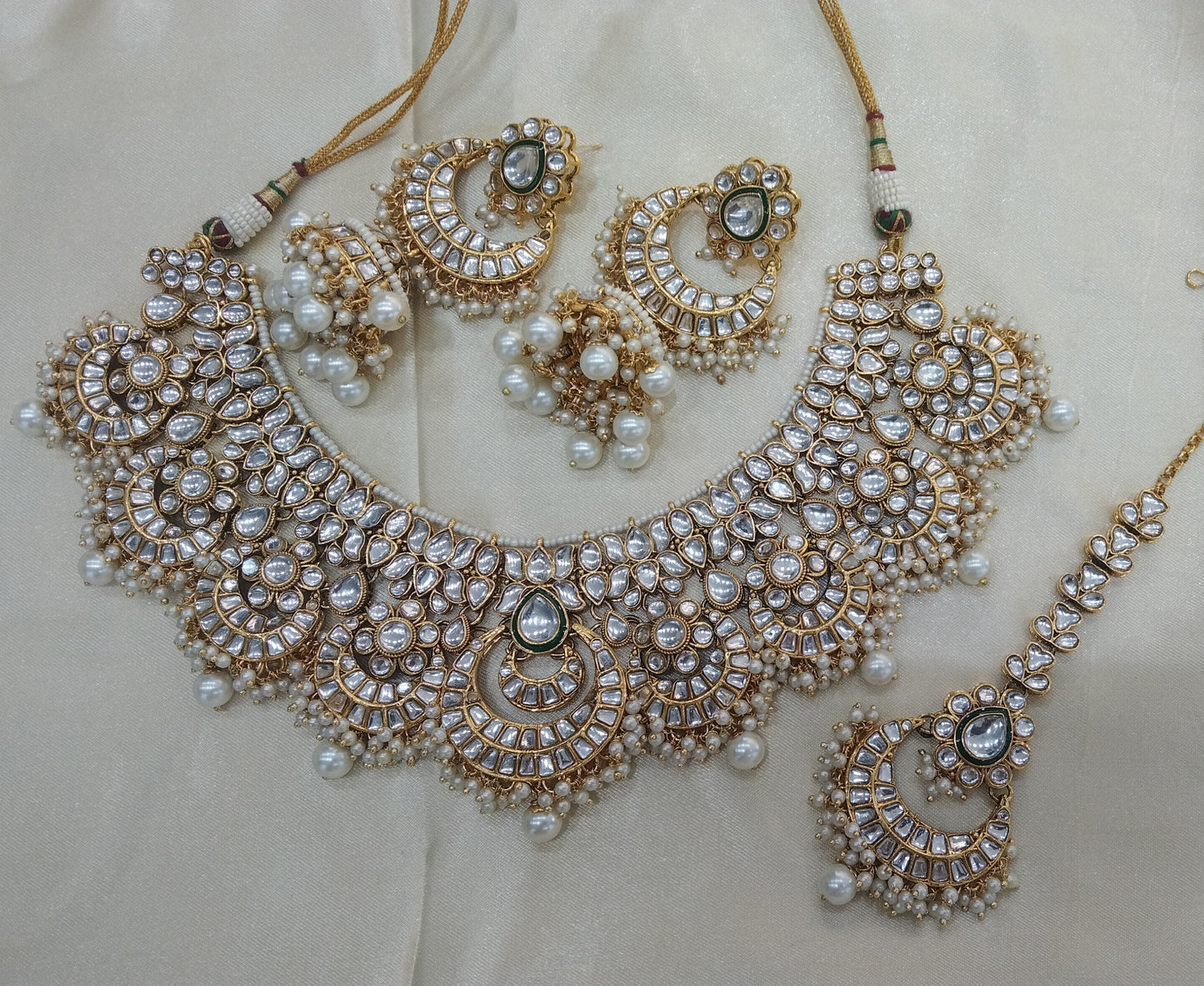 Gagan White kundan Indian Jewellery Set