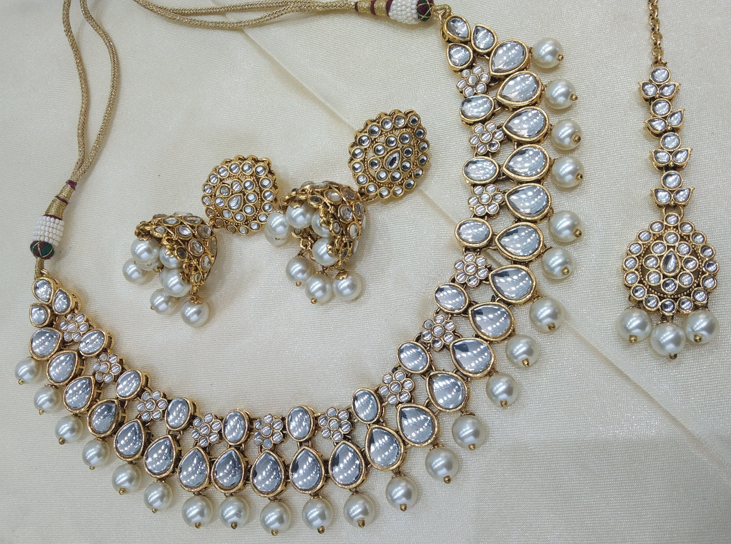 Haina White kundan Indian Necklace Jewellery Set