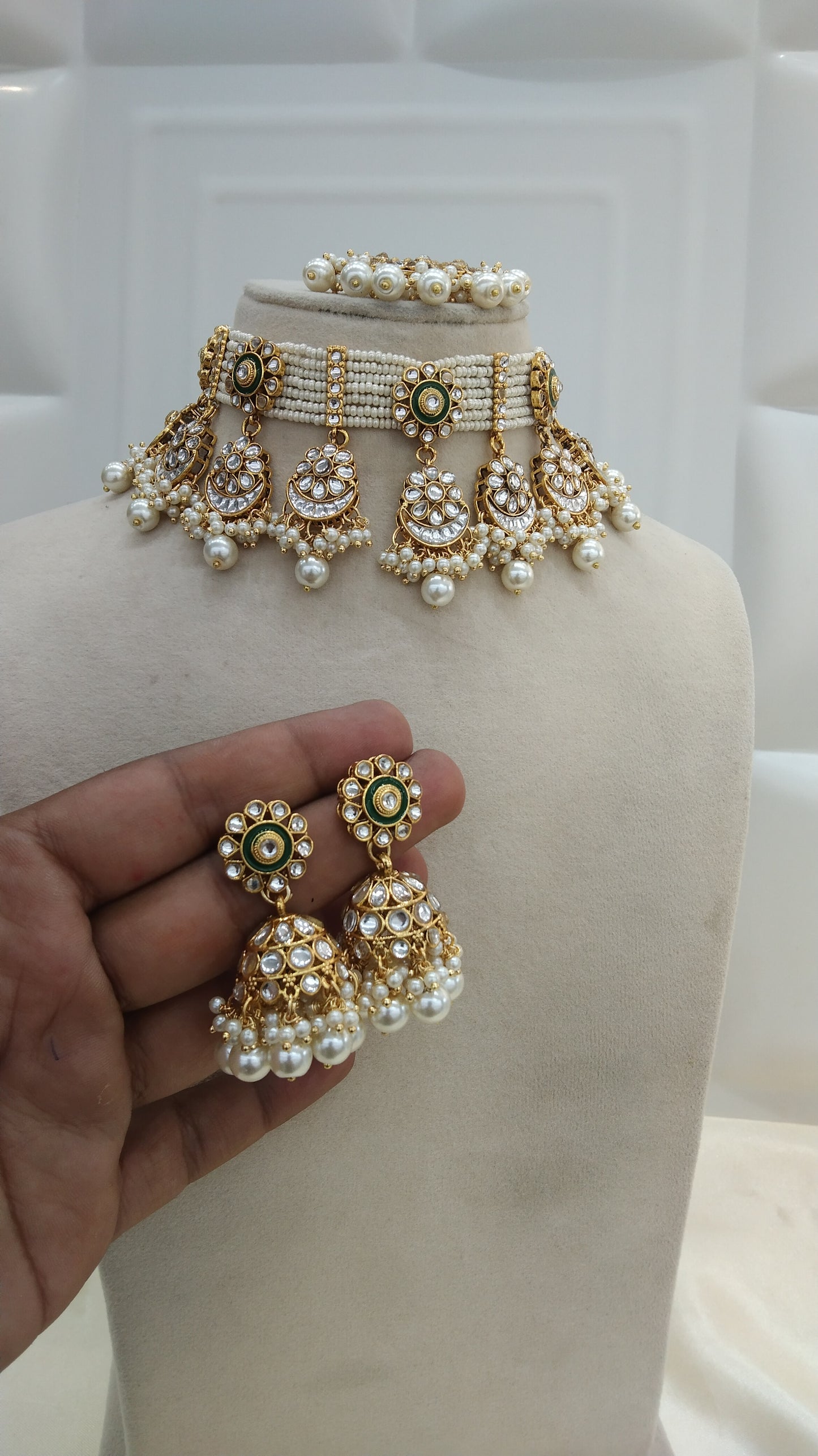 Harjit White kundan Indian Choker Jewellery Set