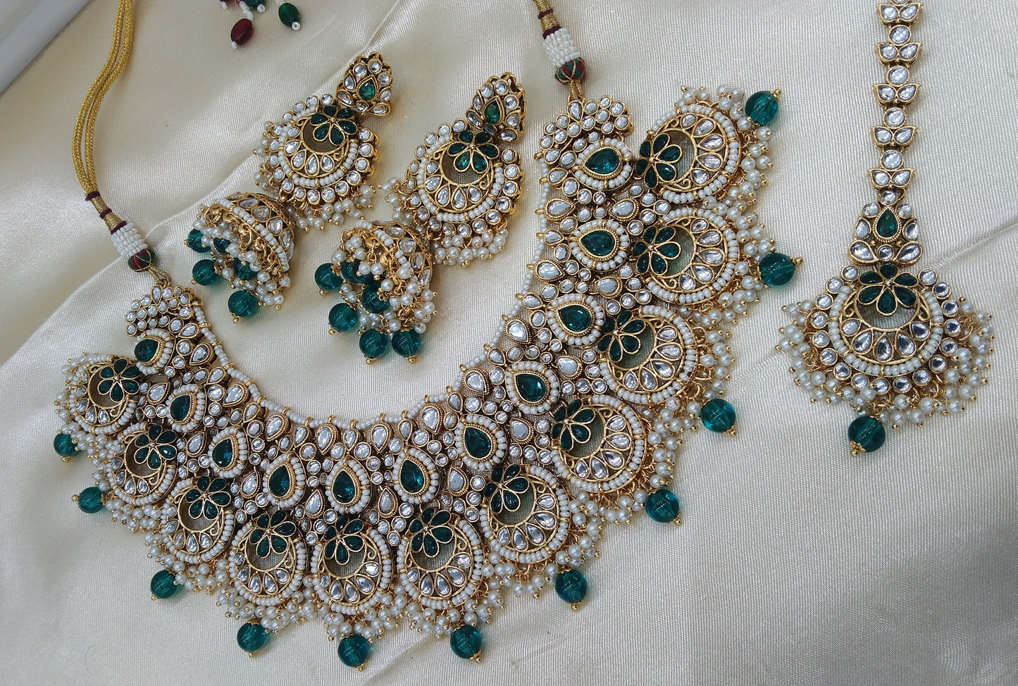 Harpreet Rama green kundan Indian Necklace Jewellery Set