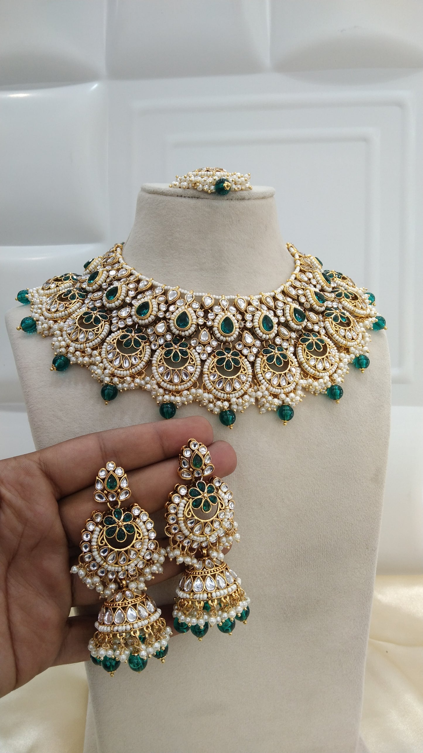 Harpreet Rama green kundan Indian Necklace Jewellery Set