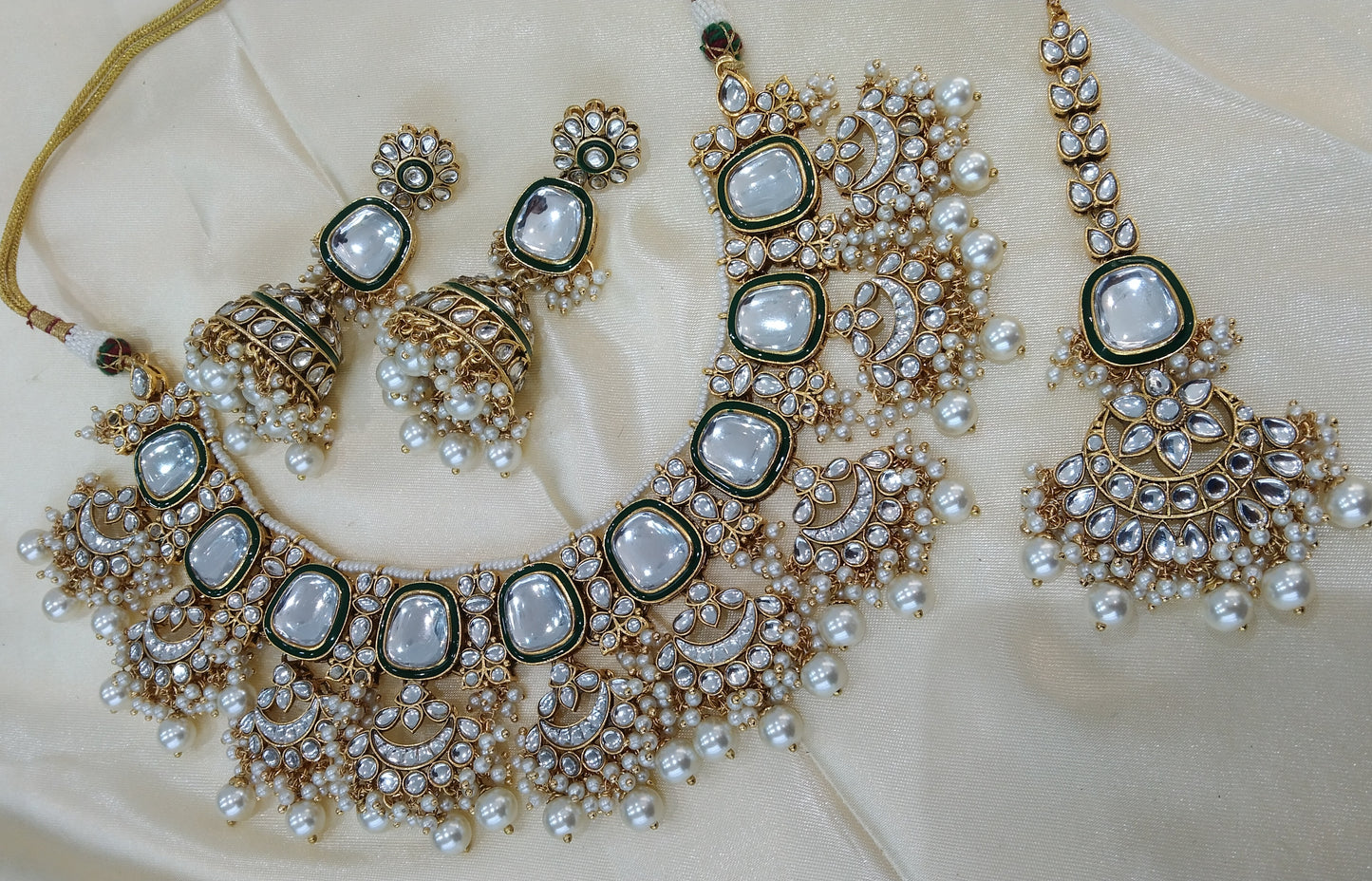 Jiya White kundan Indian Necklace Jewellery Set