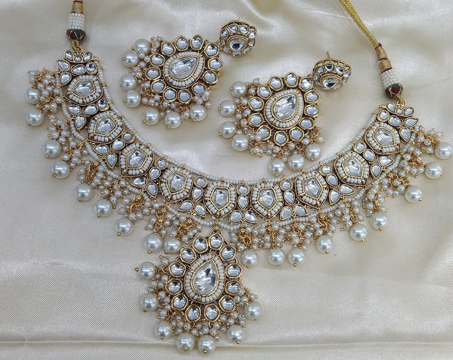 Mannu White kundan Indian Necklace Jewellery Set