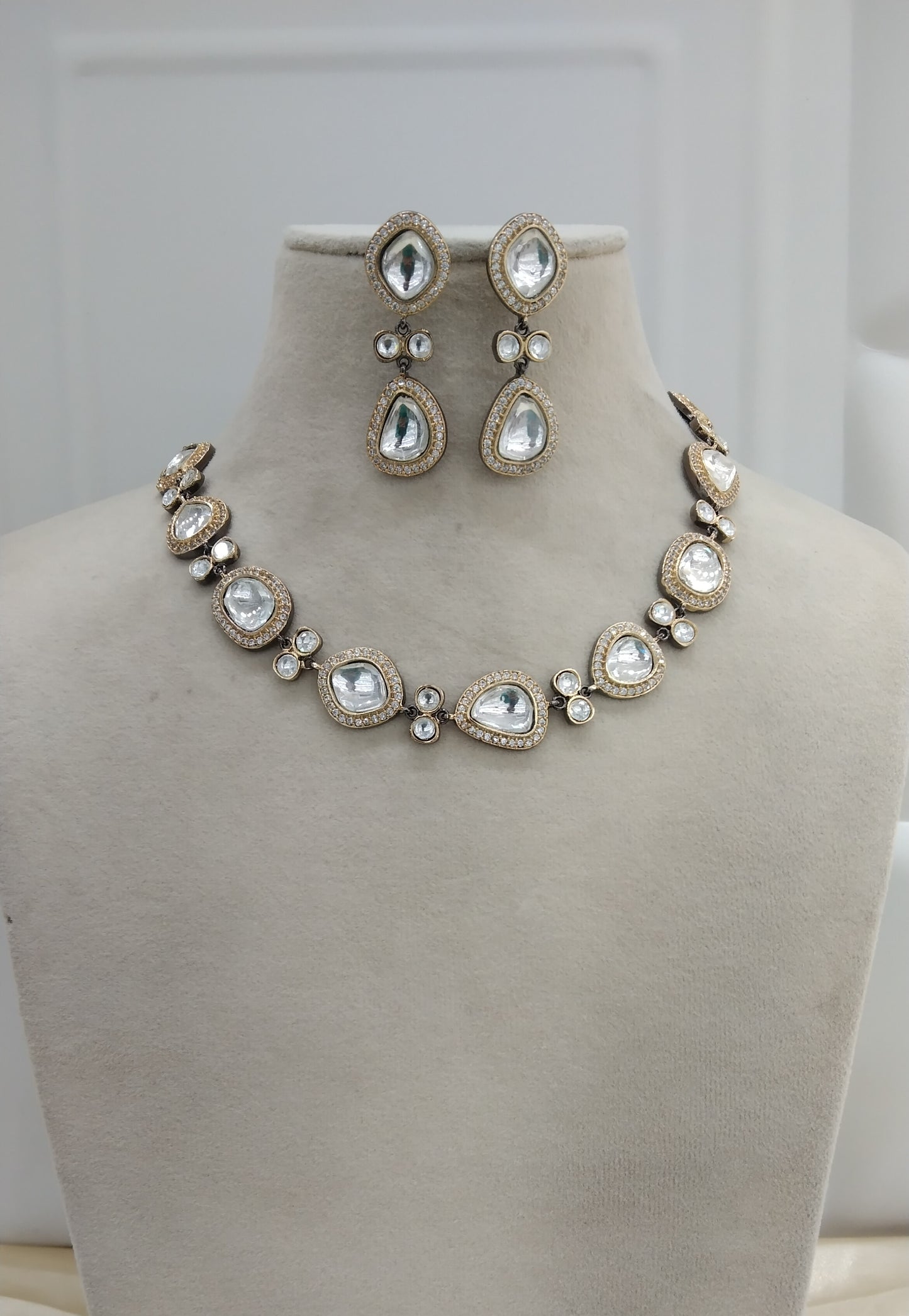 Neetu Silver kundan Indian Necklace Jewellery Set