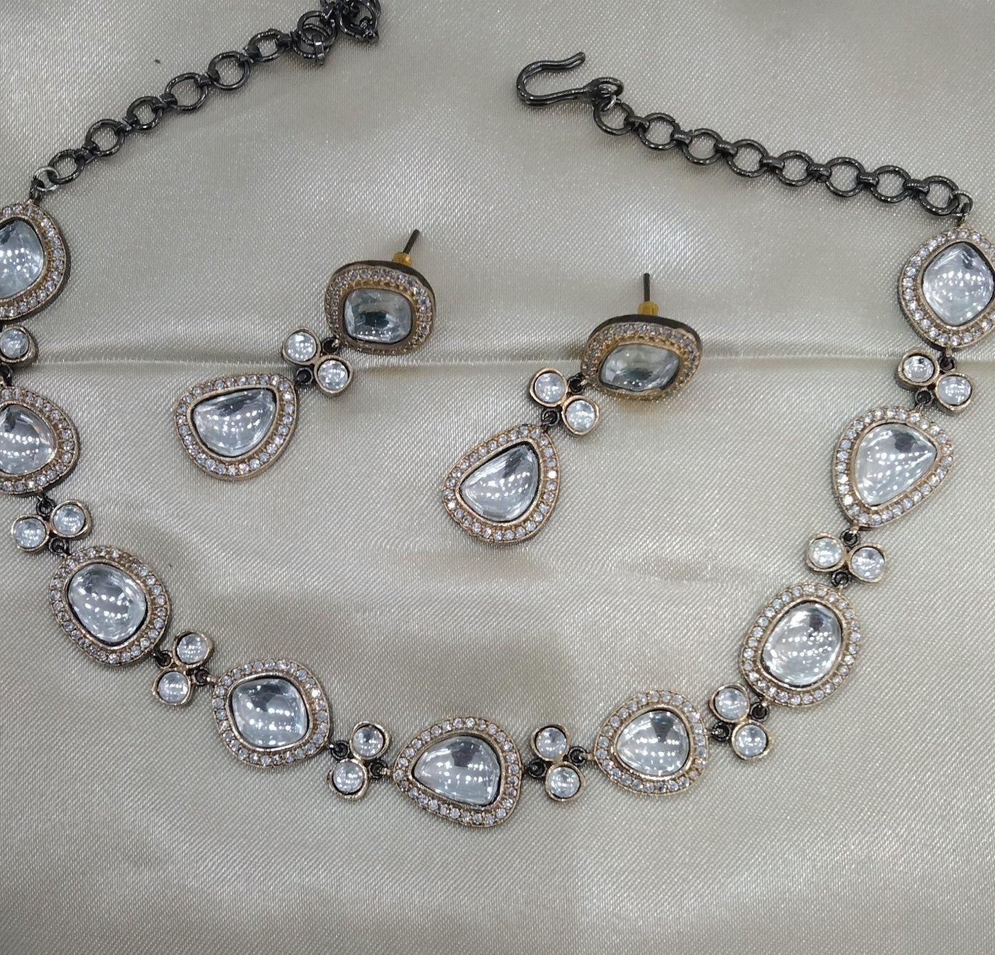 Neetu Silver kundan Indian Necklace Jewellery Set