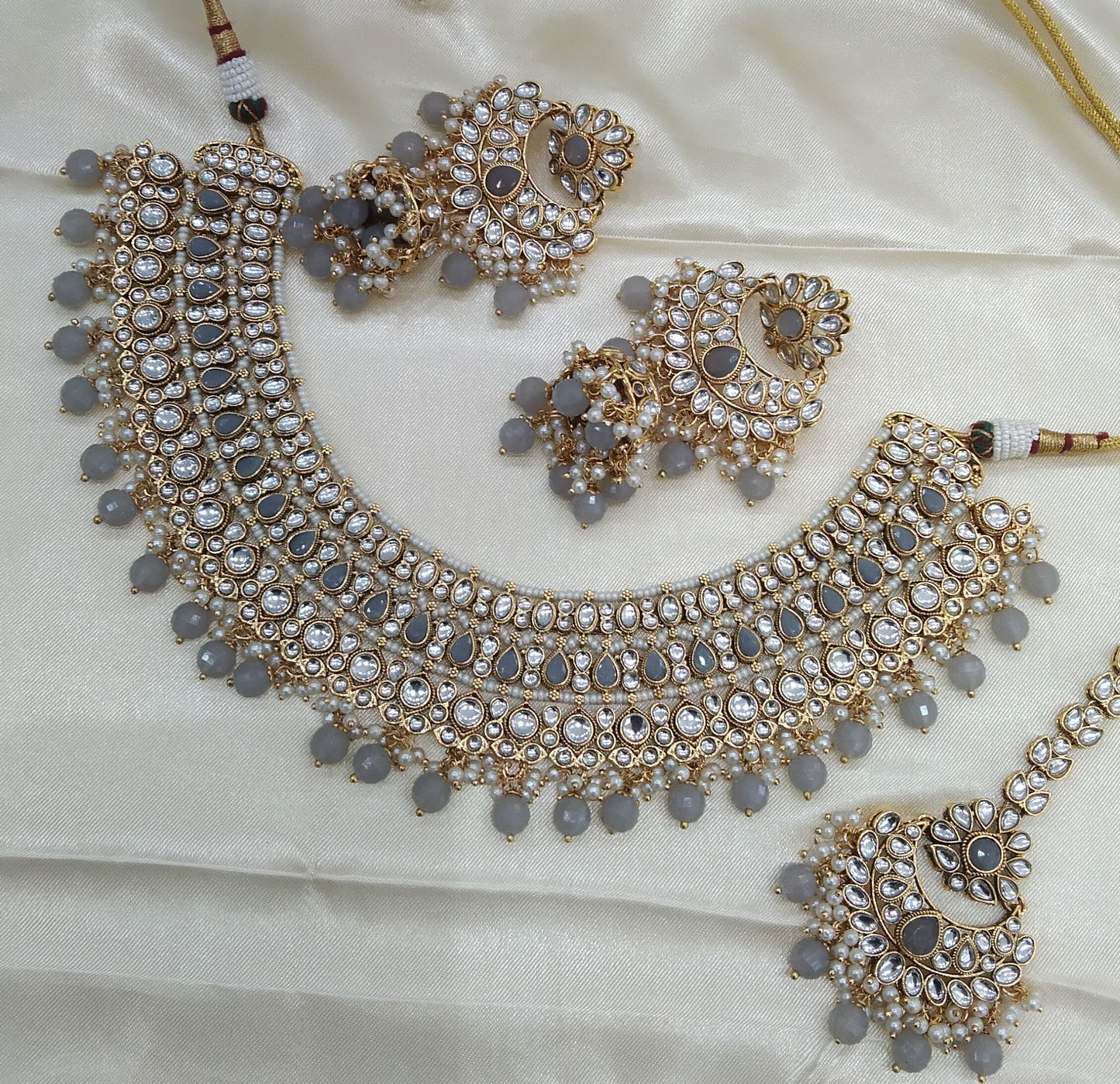 Nuri Grey kundan Indian Necklace Jewellery Set