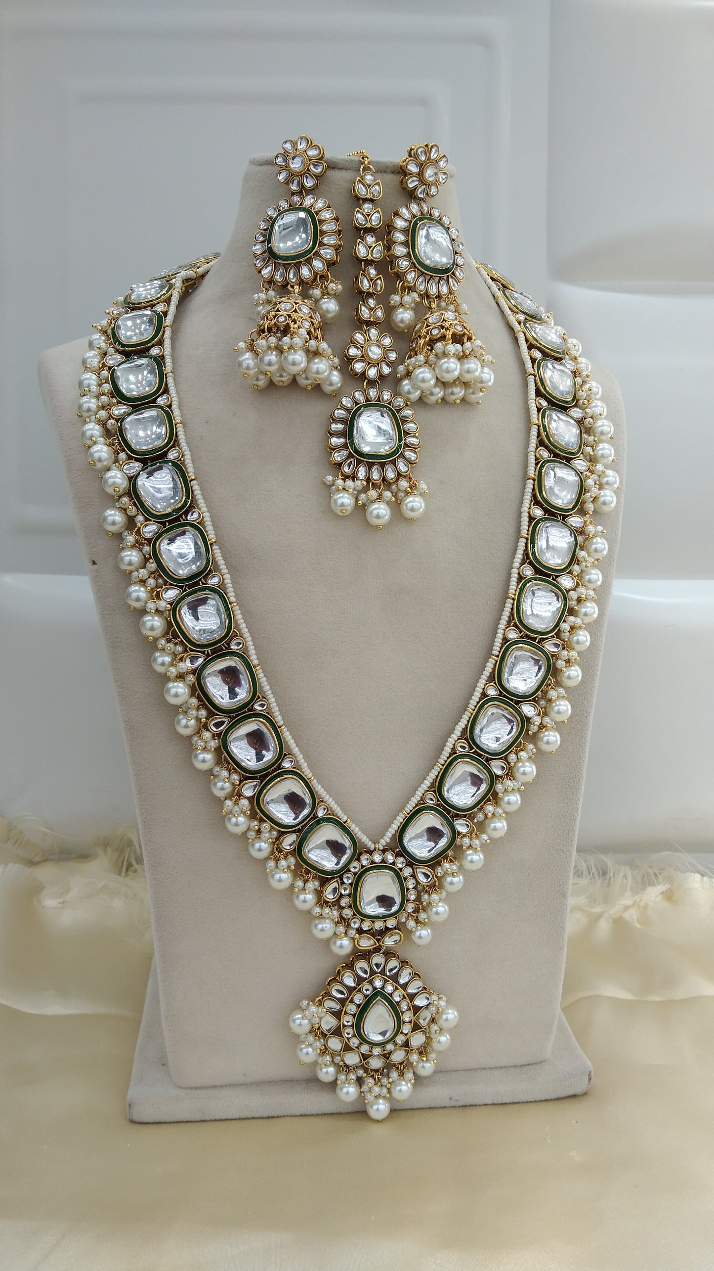 Gold white Rani Haar Kundan Jewelry Set