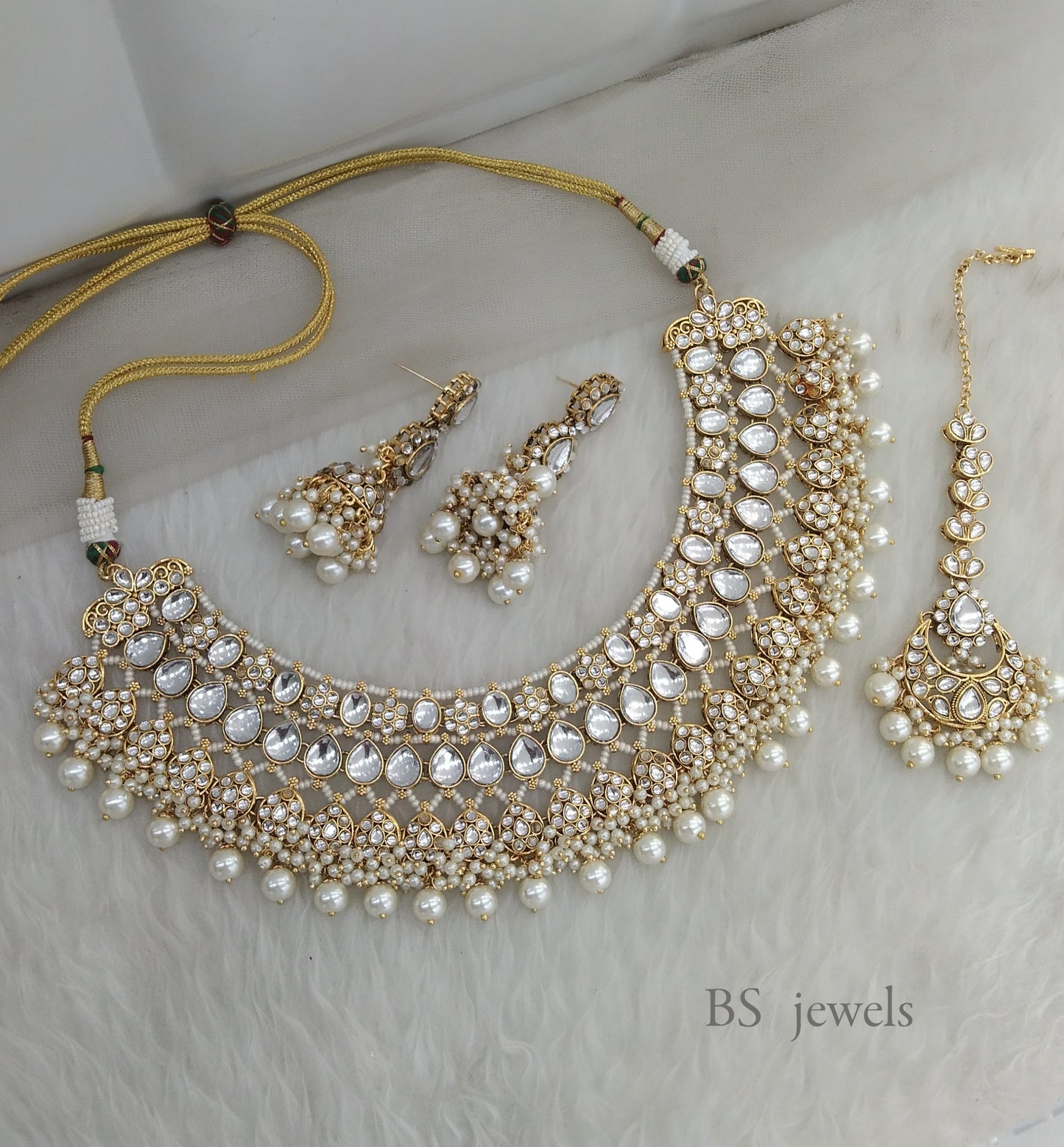 Raagavi white Kundan Jewelry Set