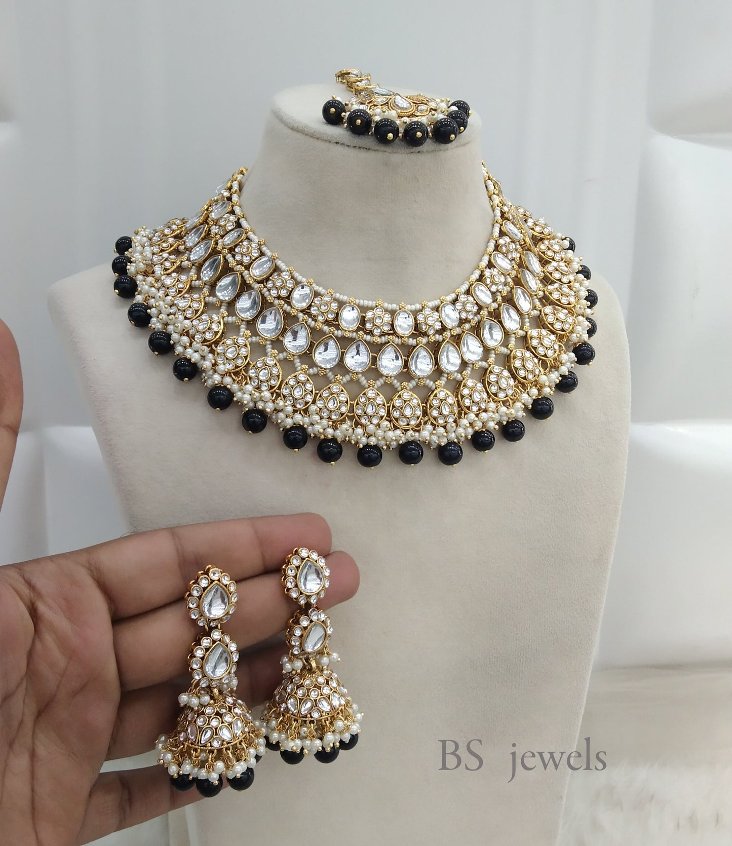 Raagavi Black Kundan Jewelry Set