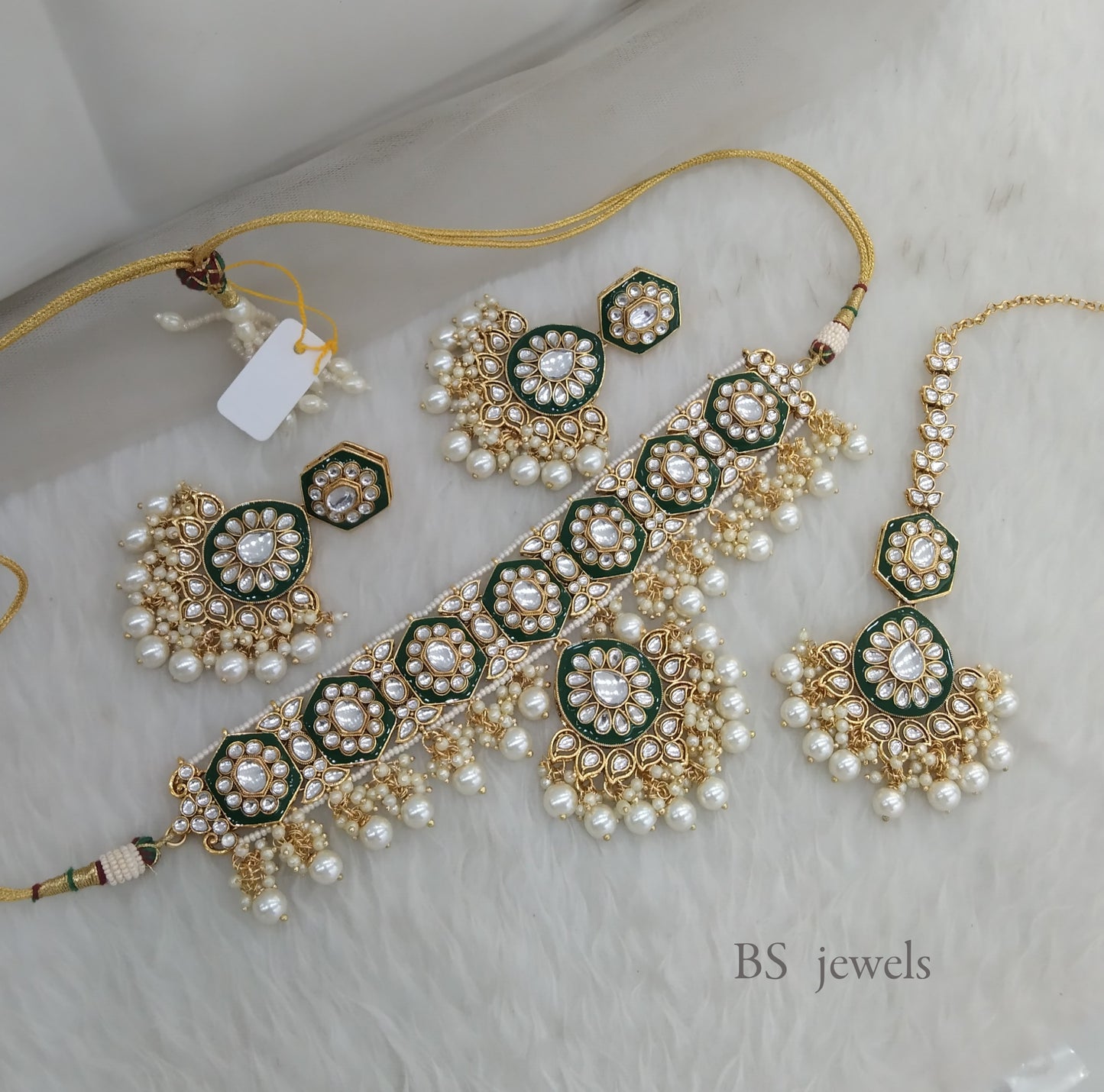 Saanvi White Kundan Jewelry Necklace Set (Copy)