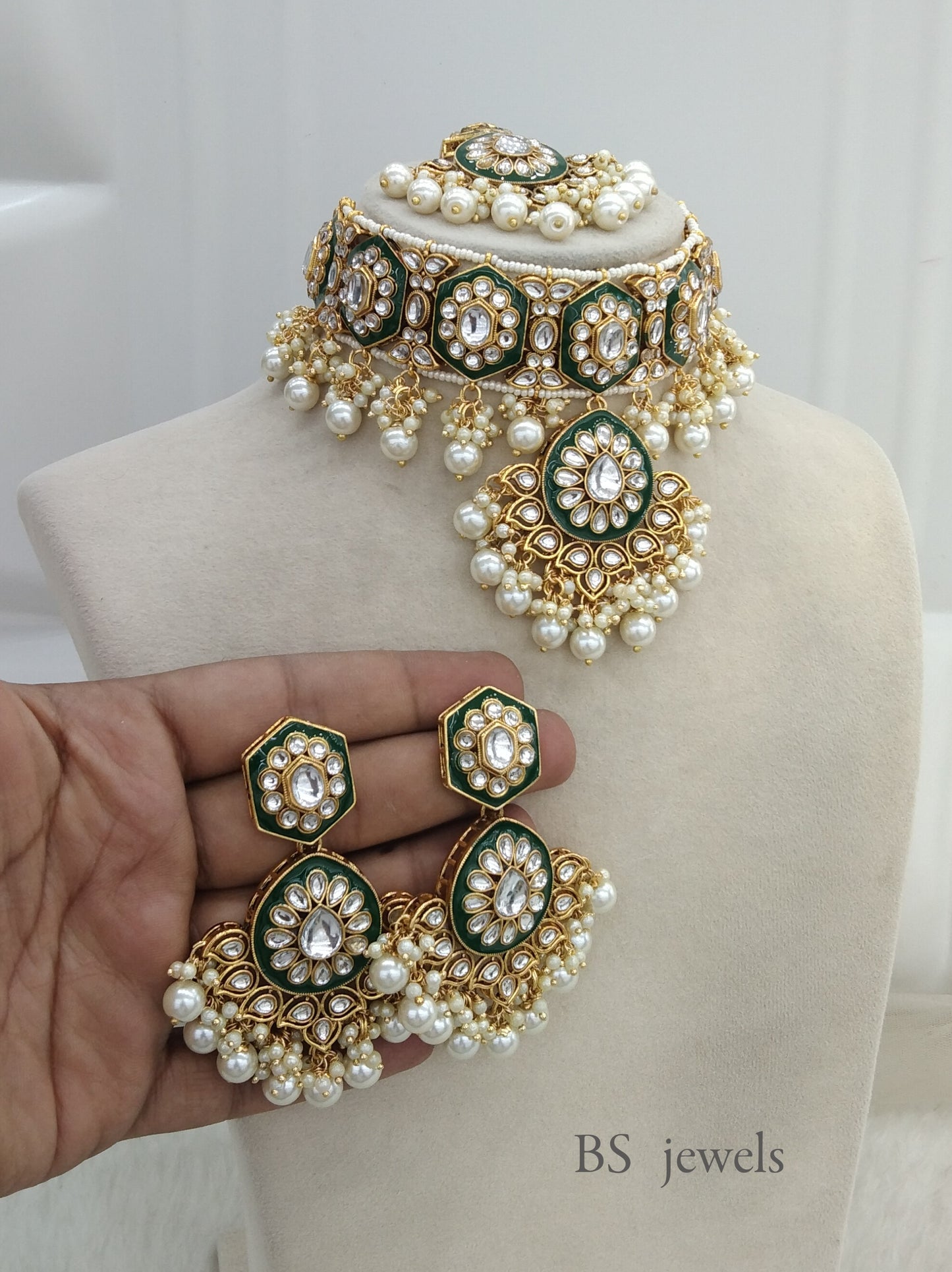 Saanvi White Kundan Jewelry Necklace Set (Copy)
