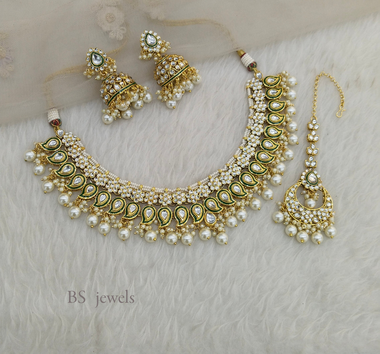Raakaa White Kundan Jewelry Necklace Set