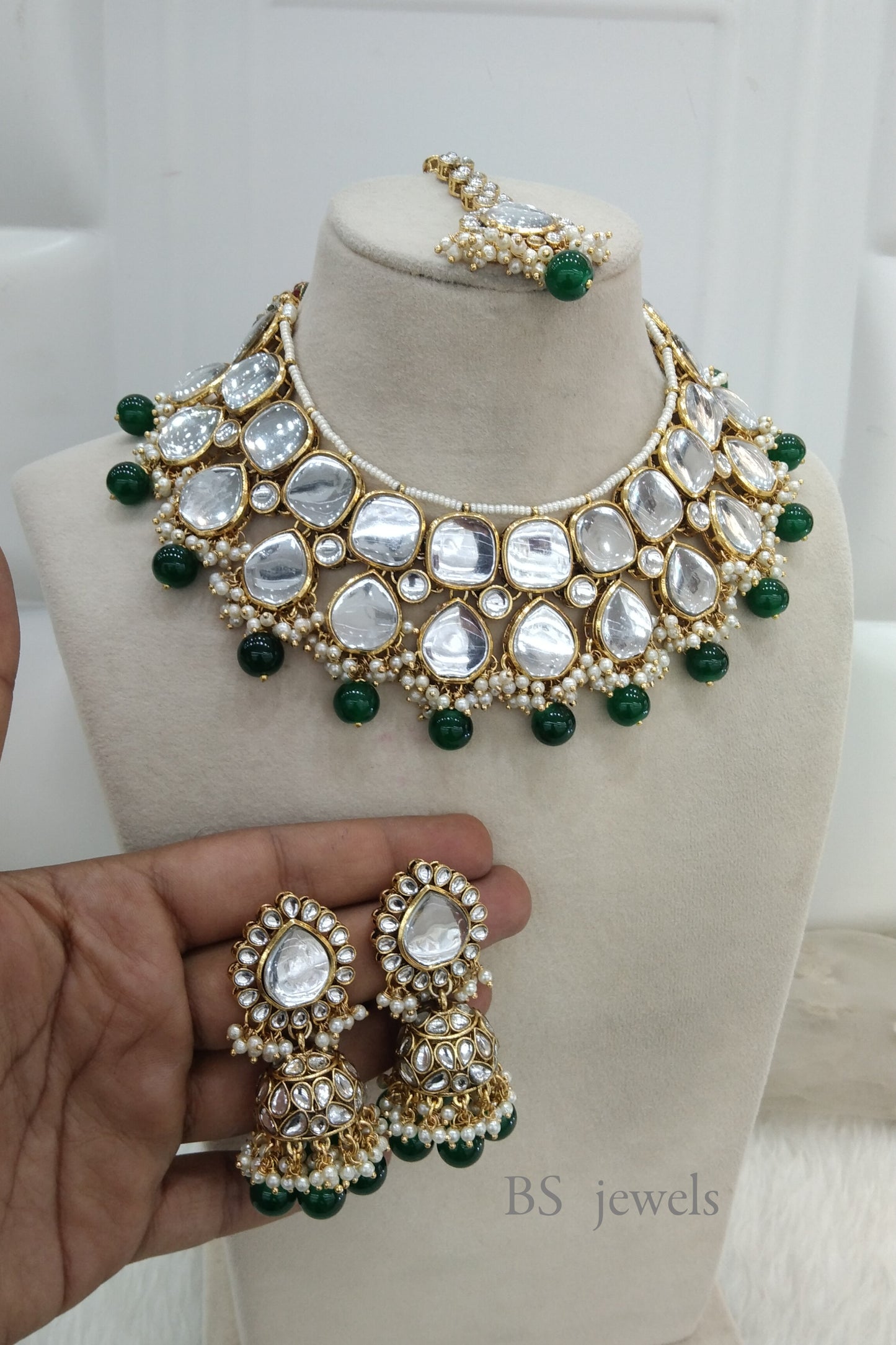 Sannu  Green Kundan Jewelry  necklace set (Copy)