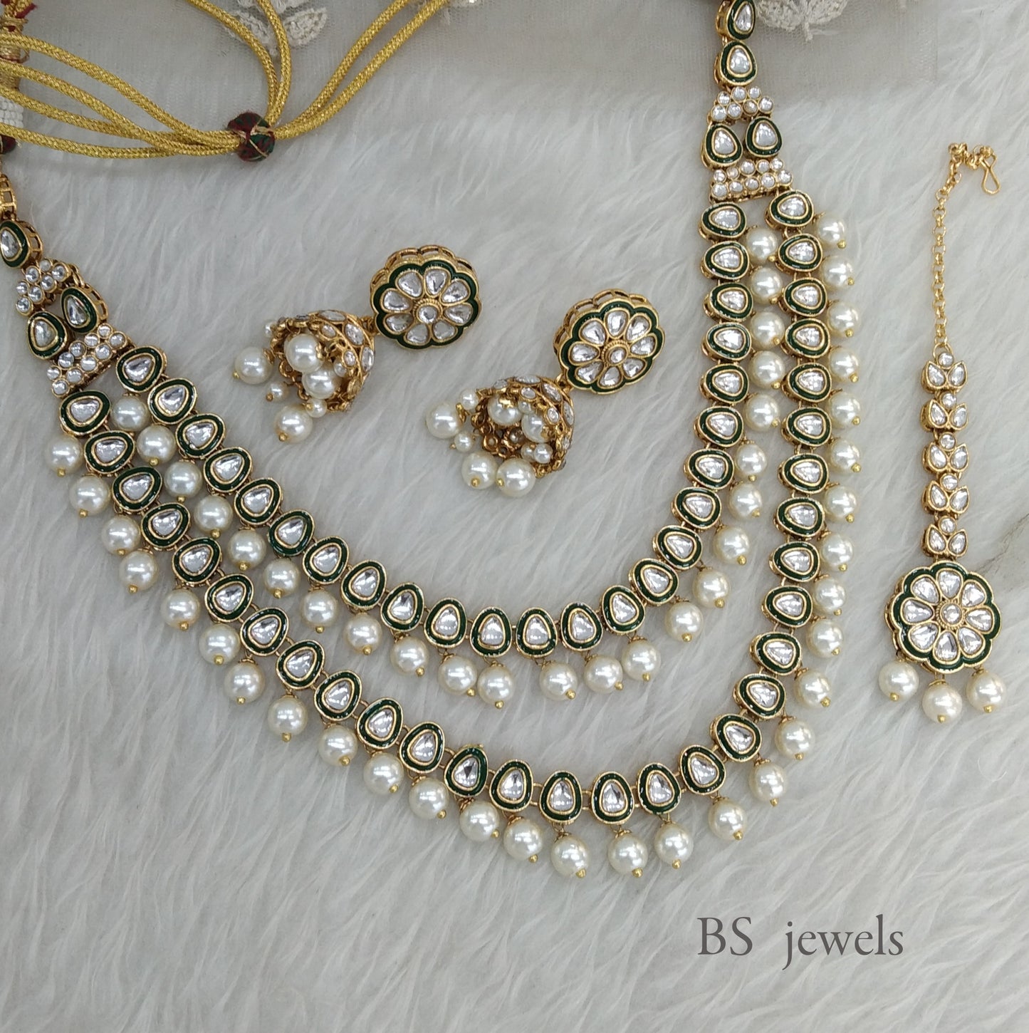 White Kundan Jewelry Tishu Set
