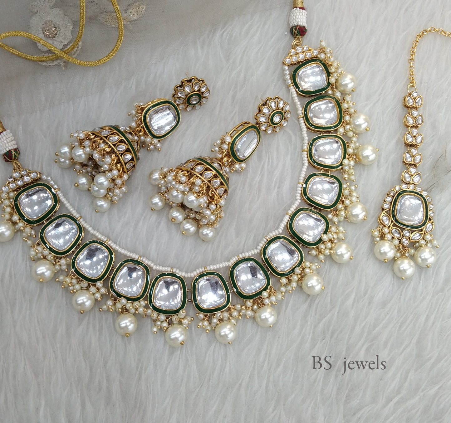 Tanu White Kundan Jewelry Set