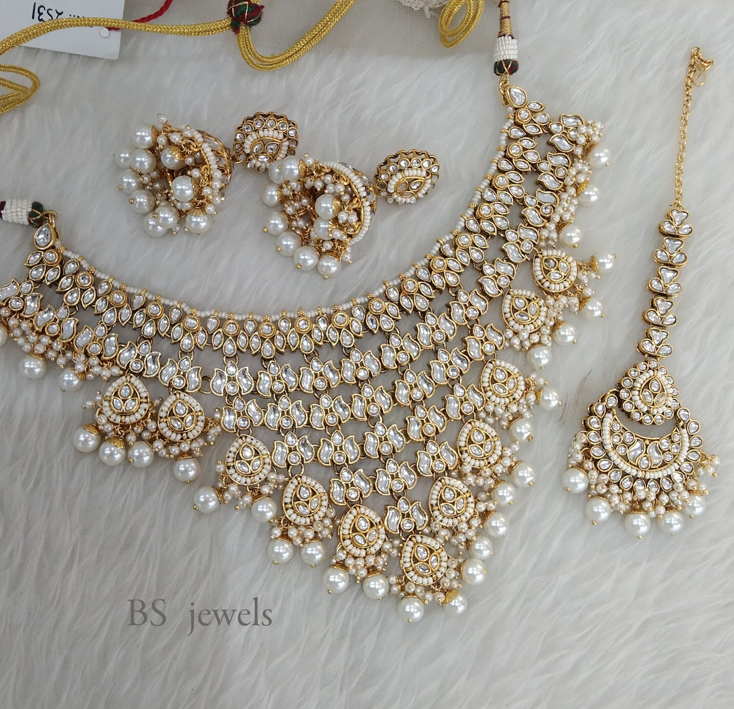 Tavi White Kundan Necklace  set Earrings Jewelry