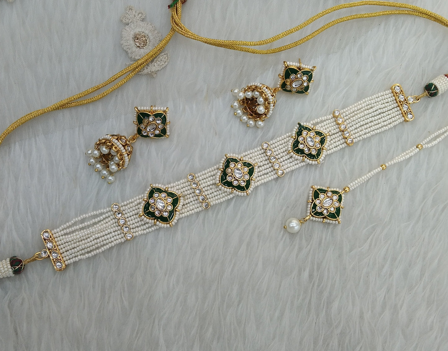 Kundan Choker White Jewelry sai Set