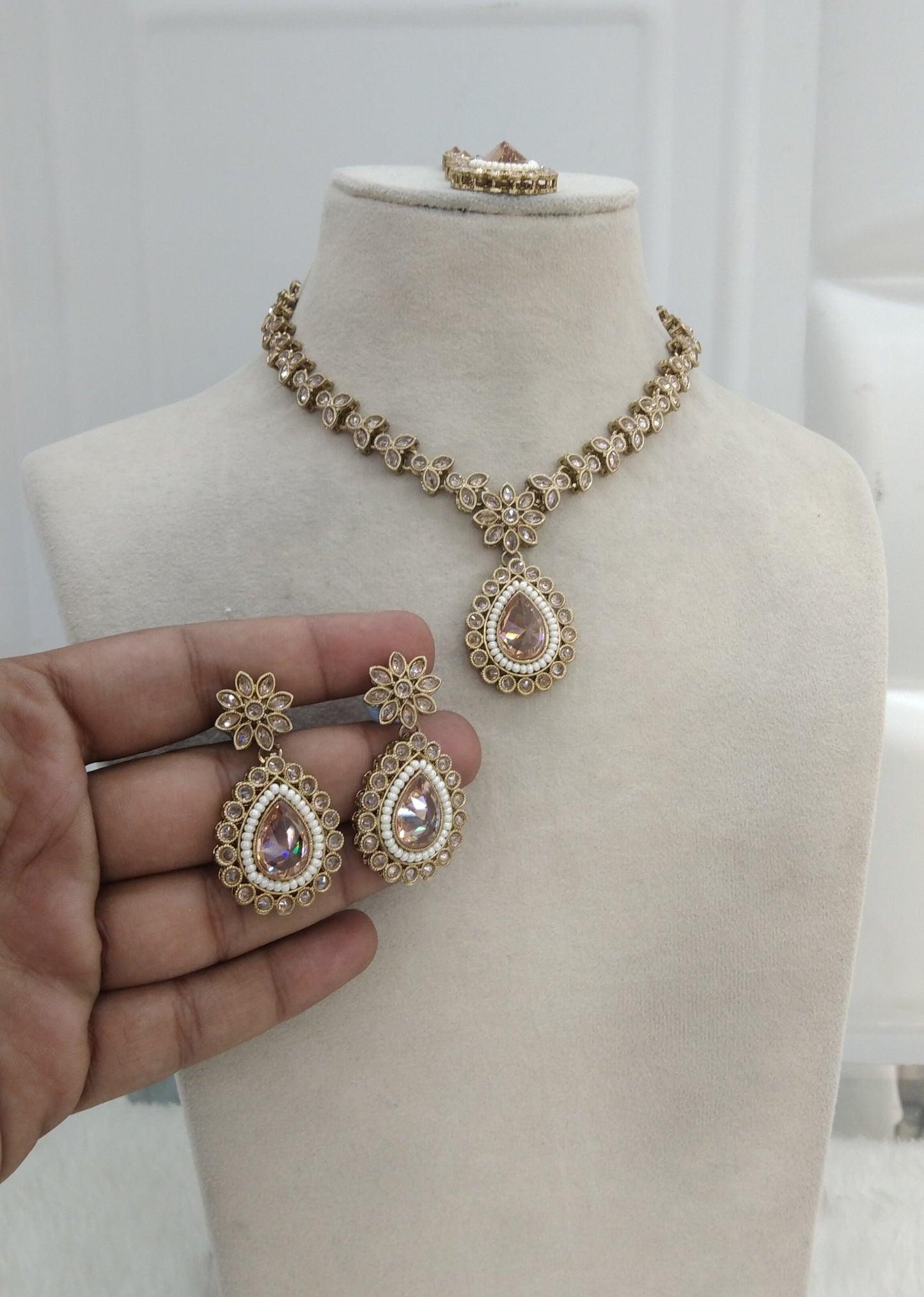 Antique Golden Necklace Jewellery Rishi Set