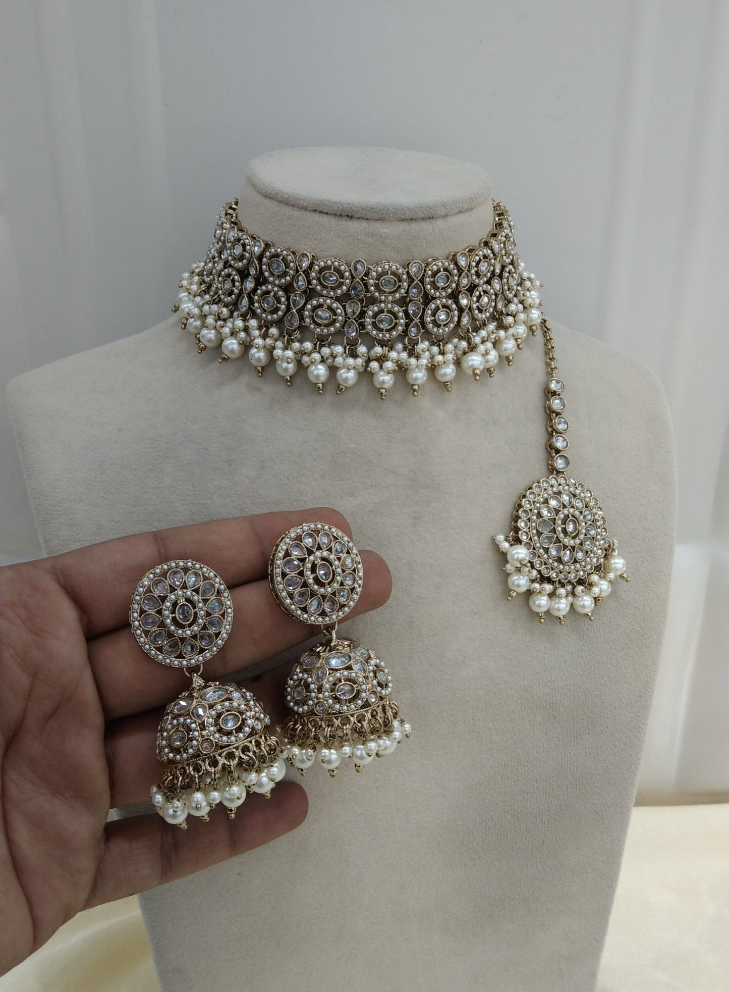Antique white crystal White Choker Jewellery Mika Set
