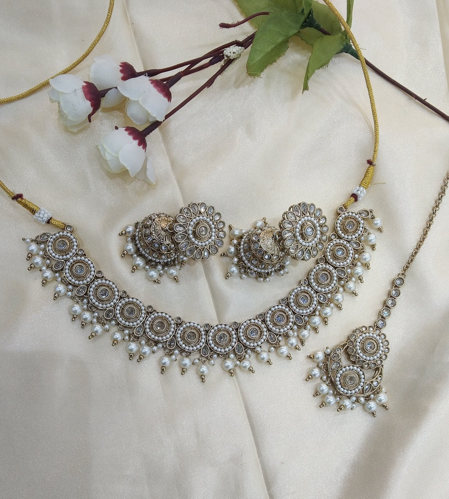 Antique White Necklace Jewellery Mina Set
