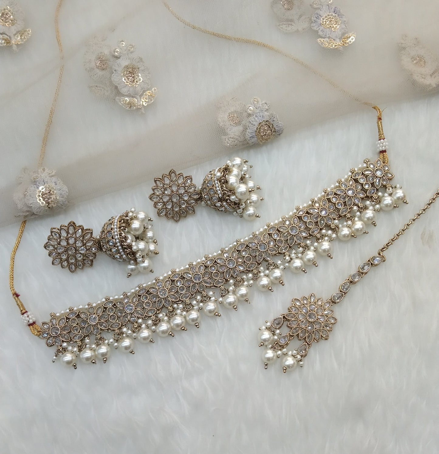 Antique White Choker Jewellery Area Set