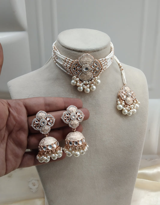 White Kundan 21 Karet Choker Jewellery Hipsi Set