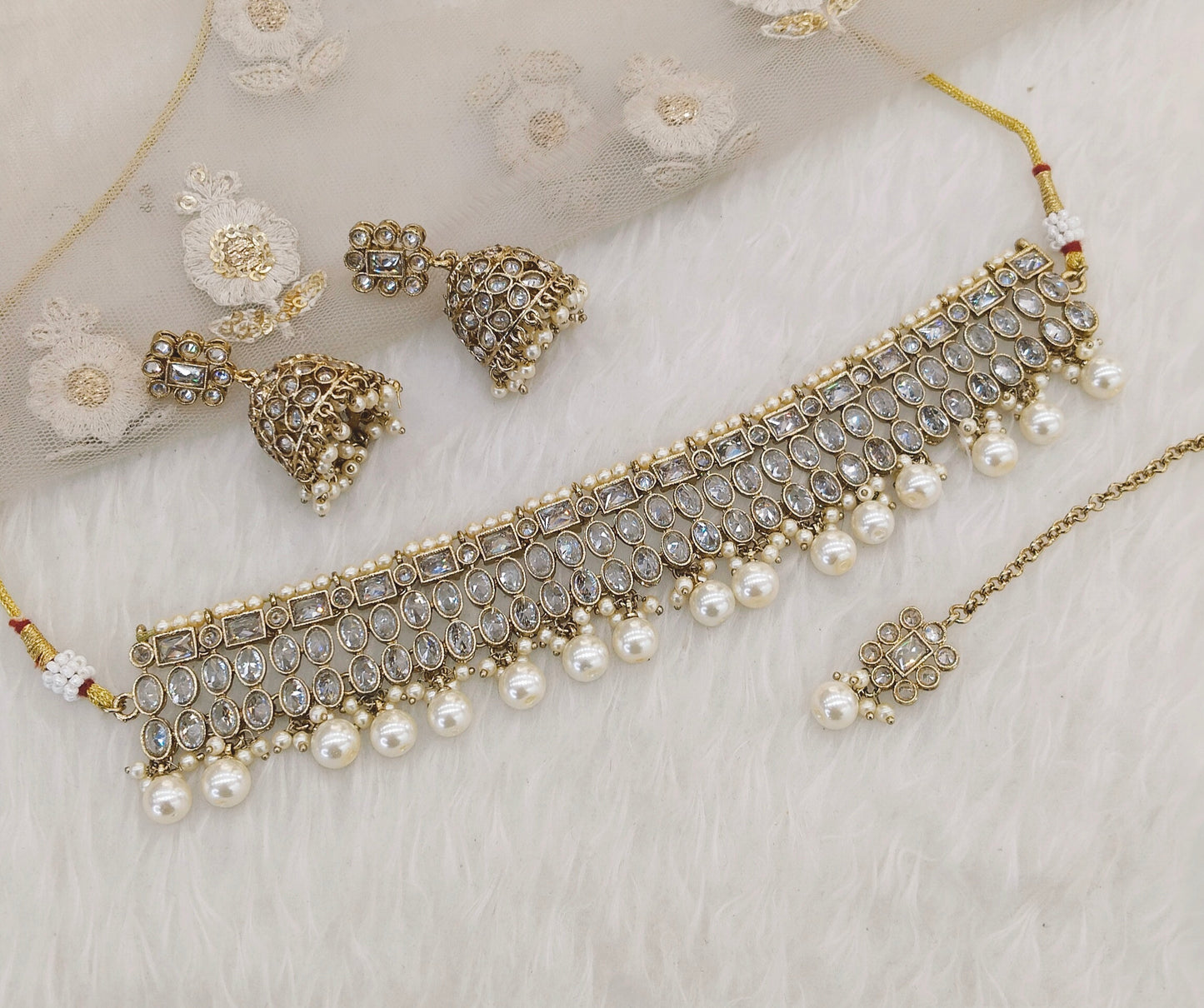 Antique White Choker Jewellery Boy Set