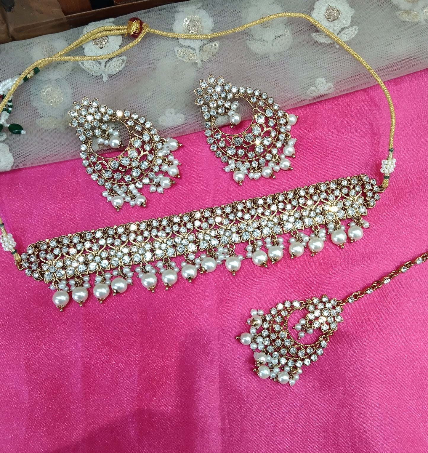 Antique White Choker Jewellery Vinland Set