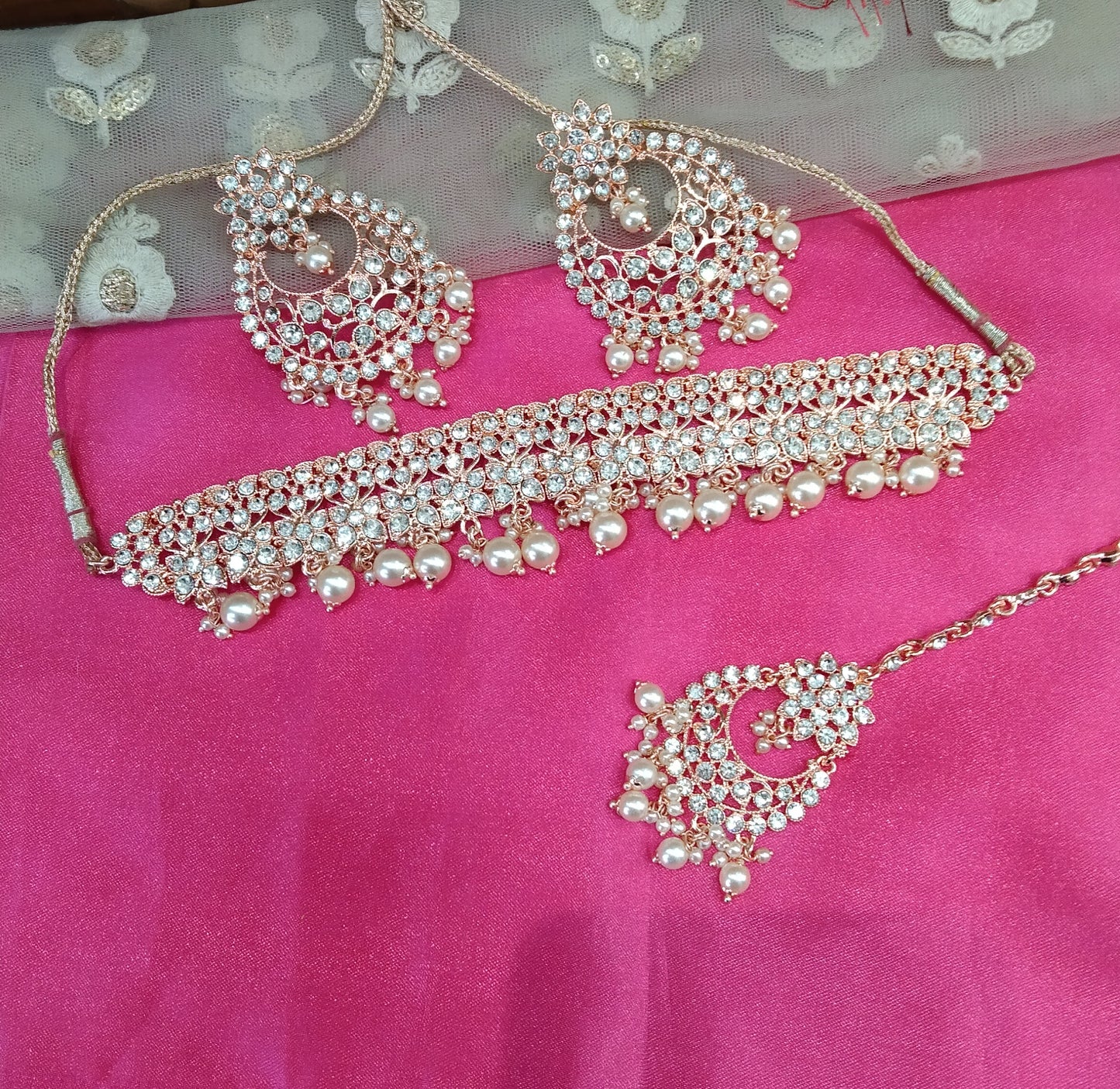 Rose White Choker Jewellery Vinland Set