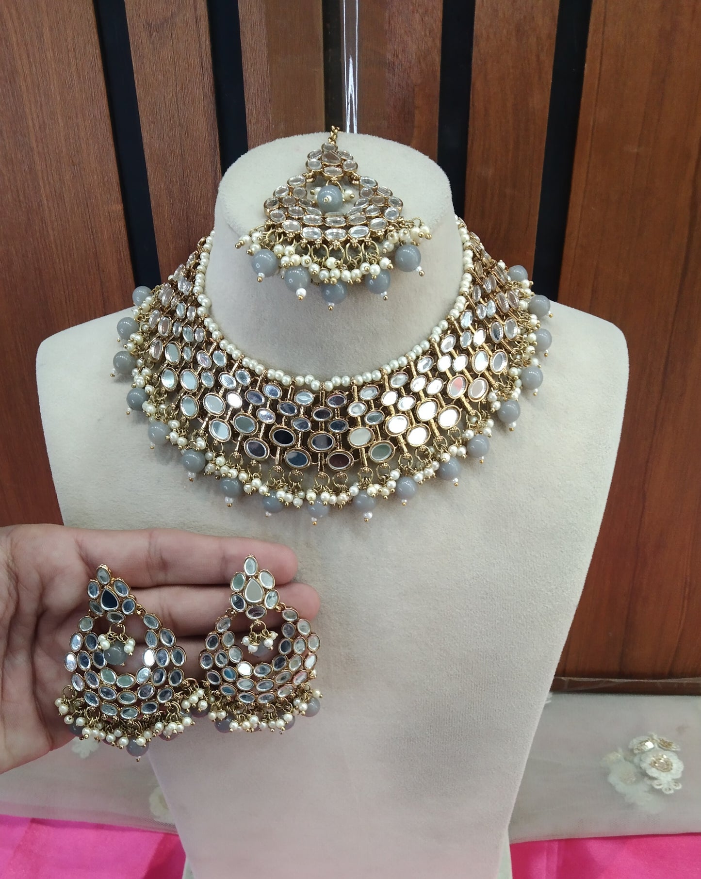 Grey Mirror Necklace Jewellery Denish set