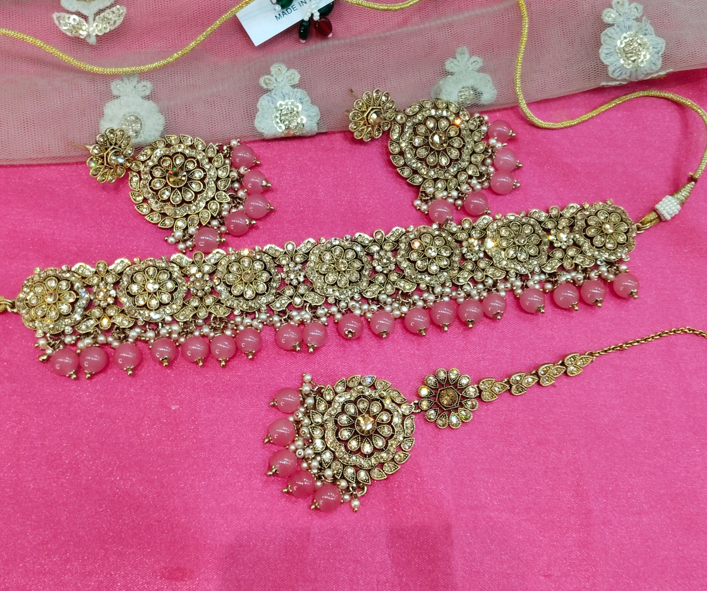 Gajjri Crystal Stone Choker Jewellery Hena Set