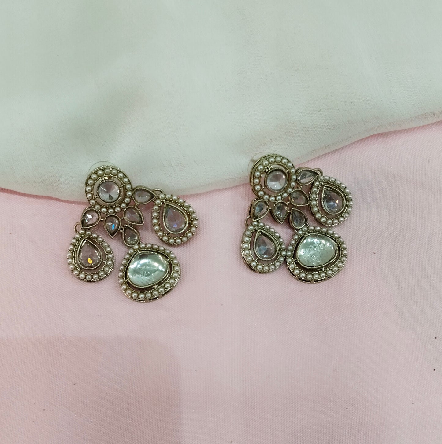 White Antique Gold Bollywood Earrings Global Set