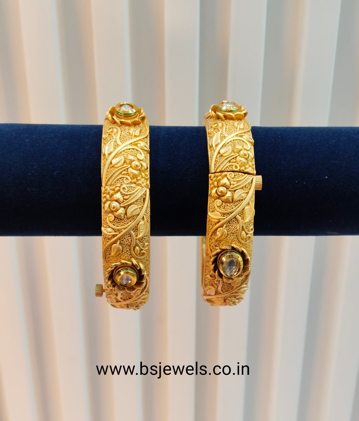 2.6 Size bangles jewelry /Traditional bollywood jewelry/Screw Gold bangles