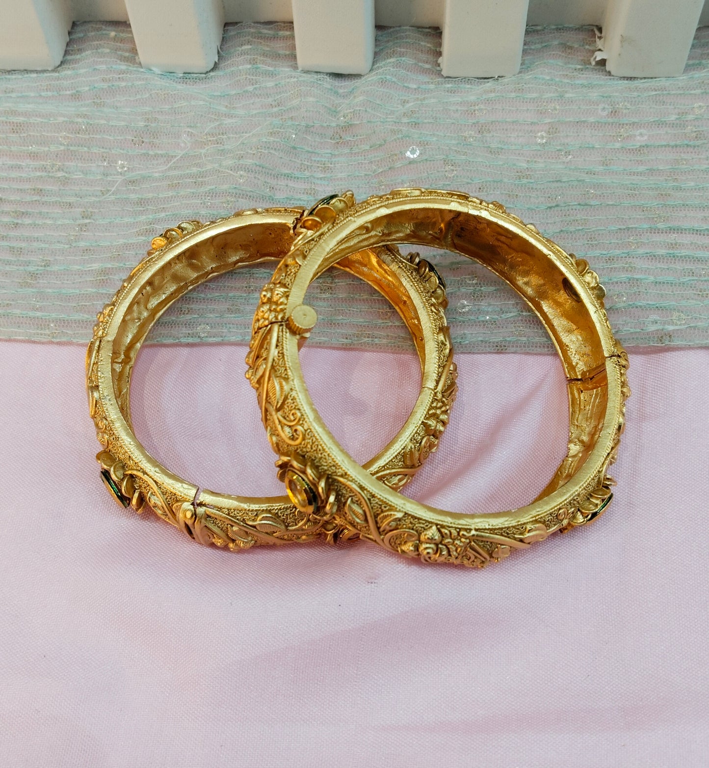 2.6 Size bangles jewelry /Traditional bollywood jewelry/Screw Gold bangles