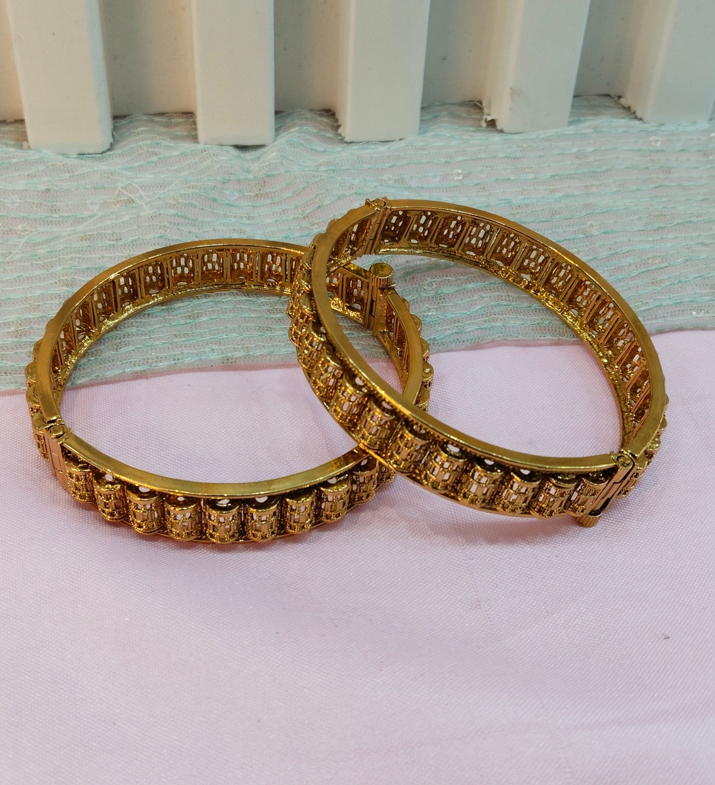 2.6 Size bangles jewelry /Traditional bollywood jewelry/Screw Gold bangles
