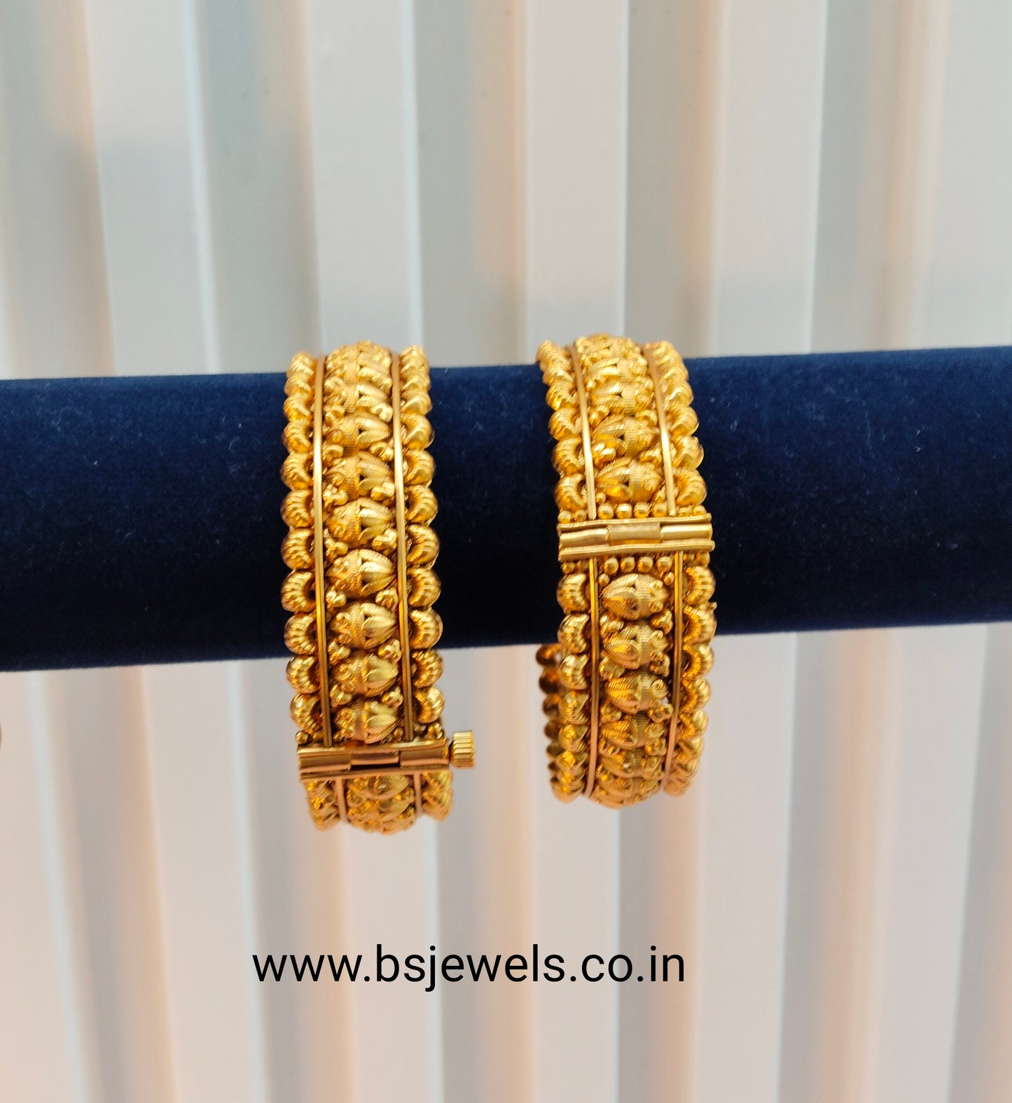 2.6 Size bangles jewelry /Traditional bollywood jewelry/ Screw Gold bangles