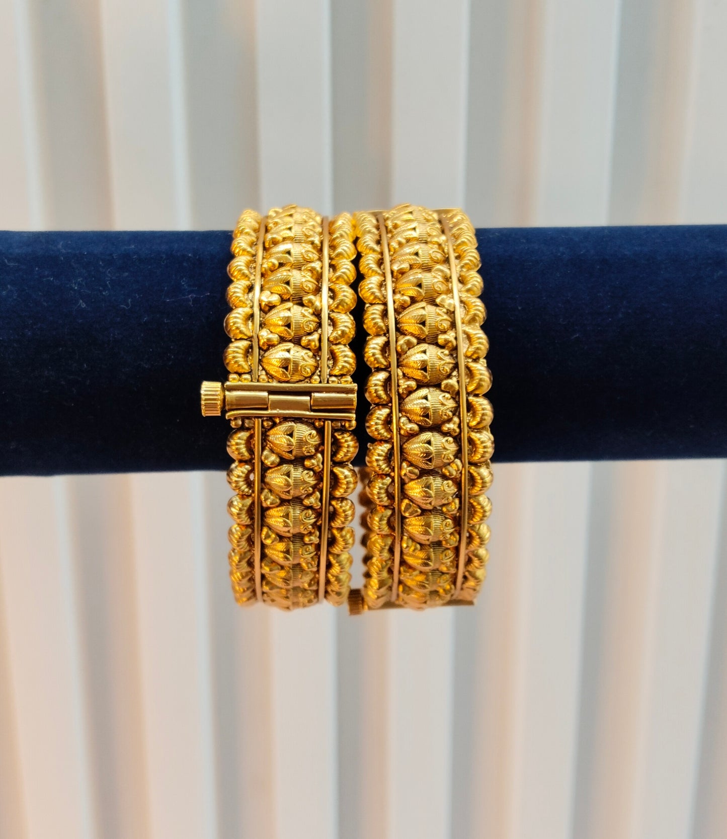 2.6 Size bangles jewelry /Traditional bollywood jewelry/ Screw Gold bangles