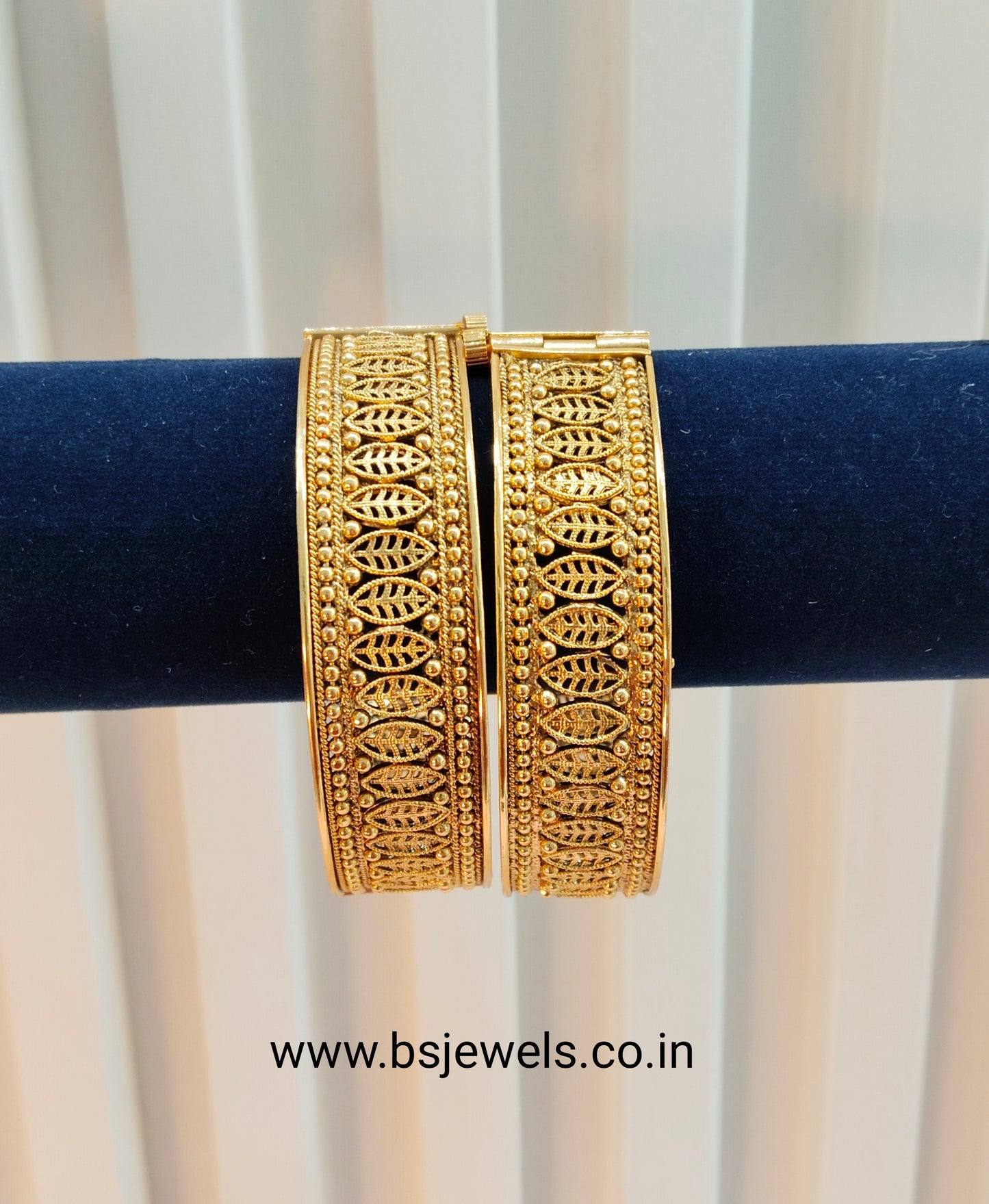 2.8 Size bangles jewelry /Traditional bollywood jewelry/Screw Gold bangles