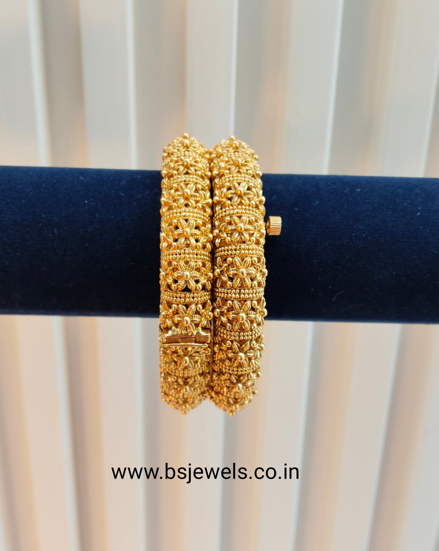 2.8 Size bangles jewelry /Traditional bollywood jewelry/Screw Gold bangles