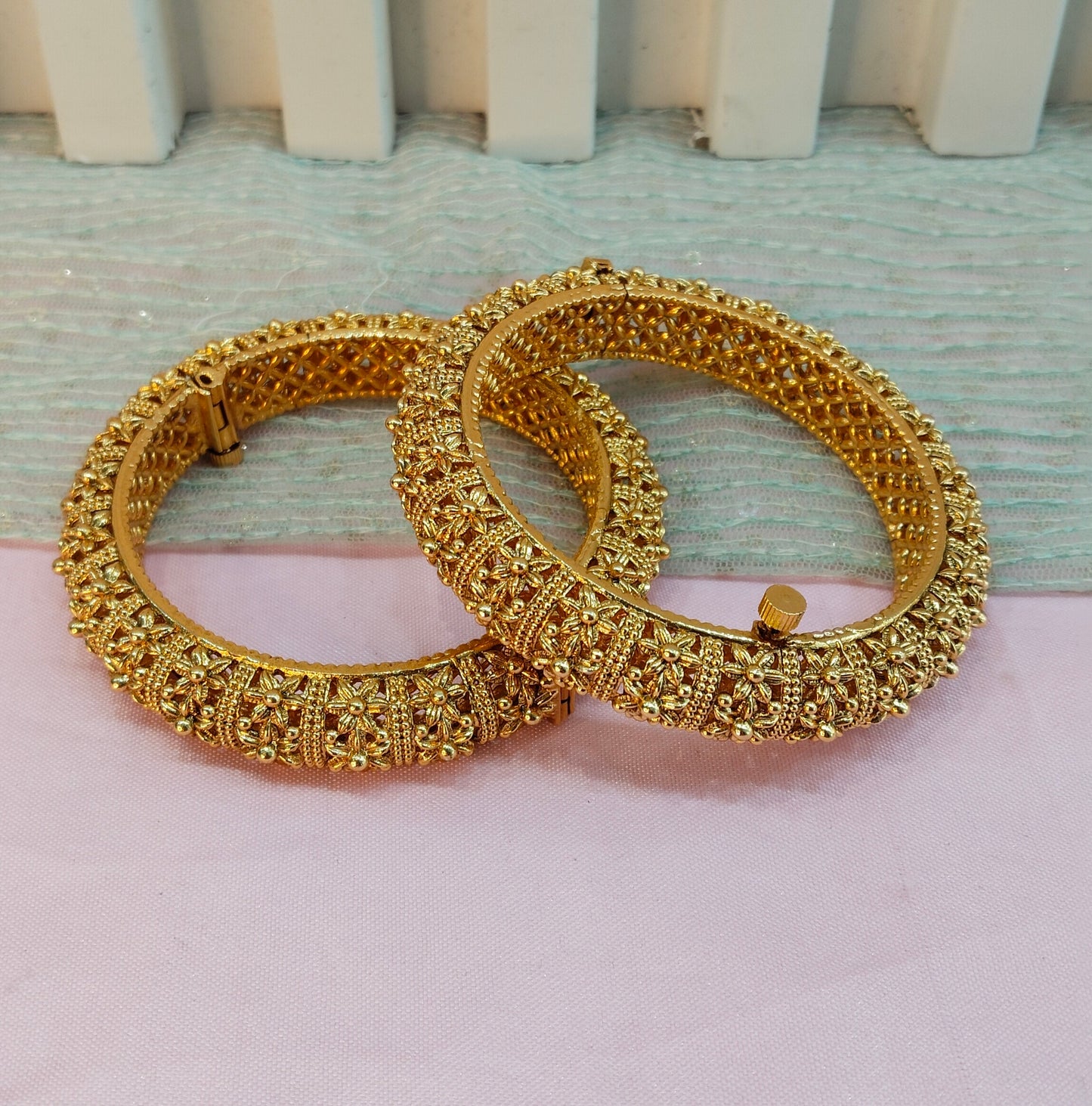 2.8 Size bangles jewelry /Traditional bollywood jewelry/Screw Gold bangles