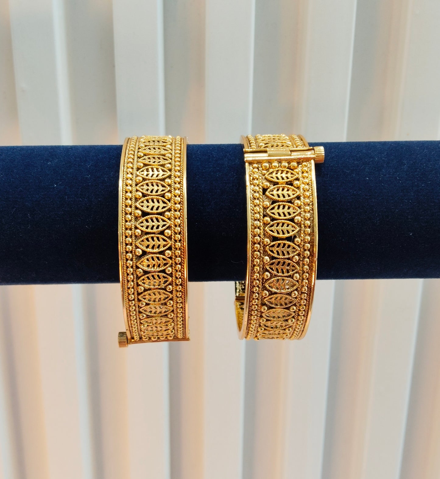 2.4 Size bangles jewelry /Traditional bollywood jewelry/Screw Gold bangles