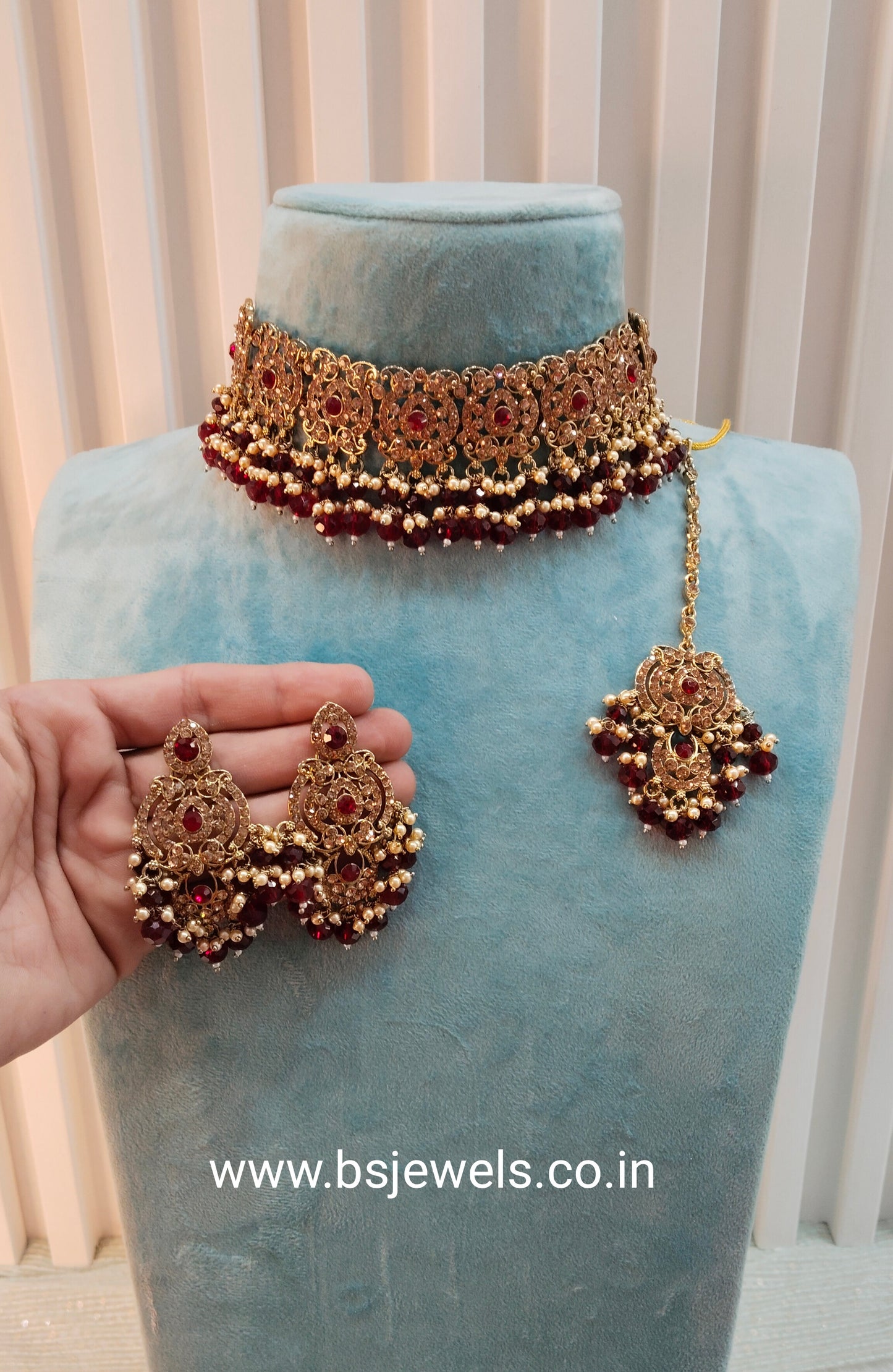Maroon Antique Gold Choker Jewellery David Set