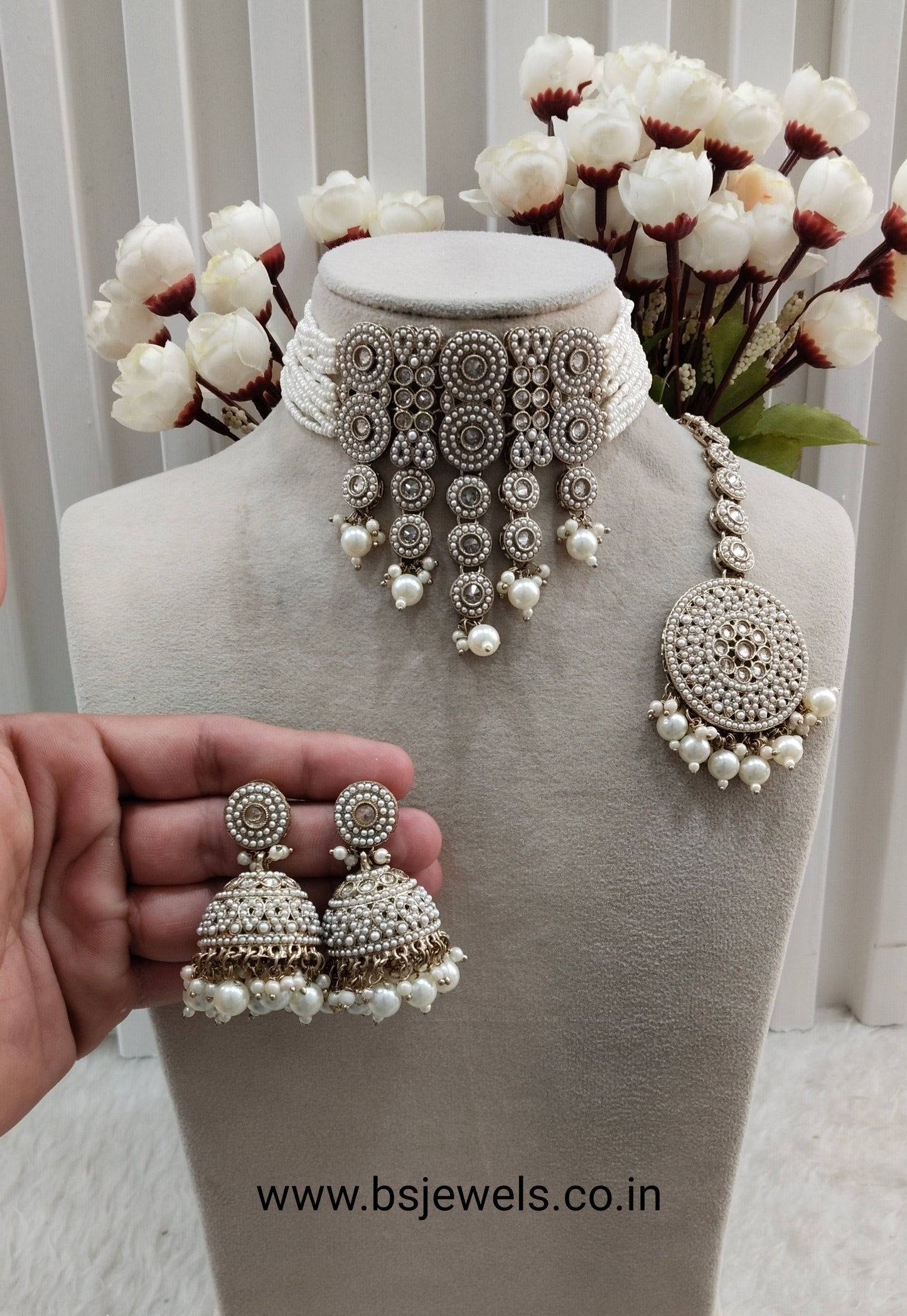 White Antique Gold Choker Jewellery Babli Set