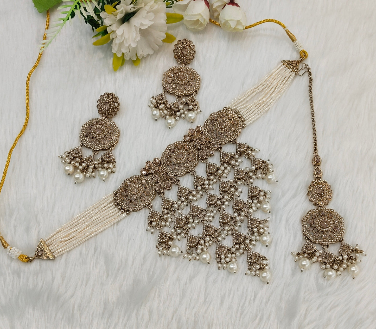 White Antique Gold Choker Jewellery Jaggi Set