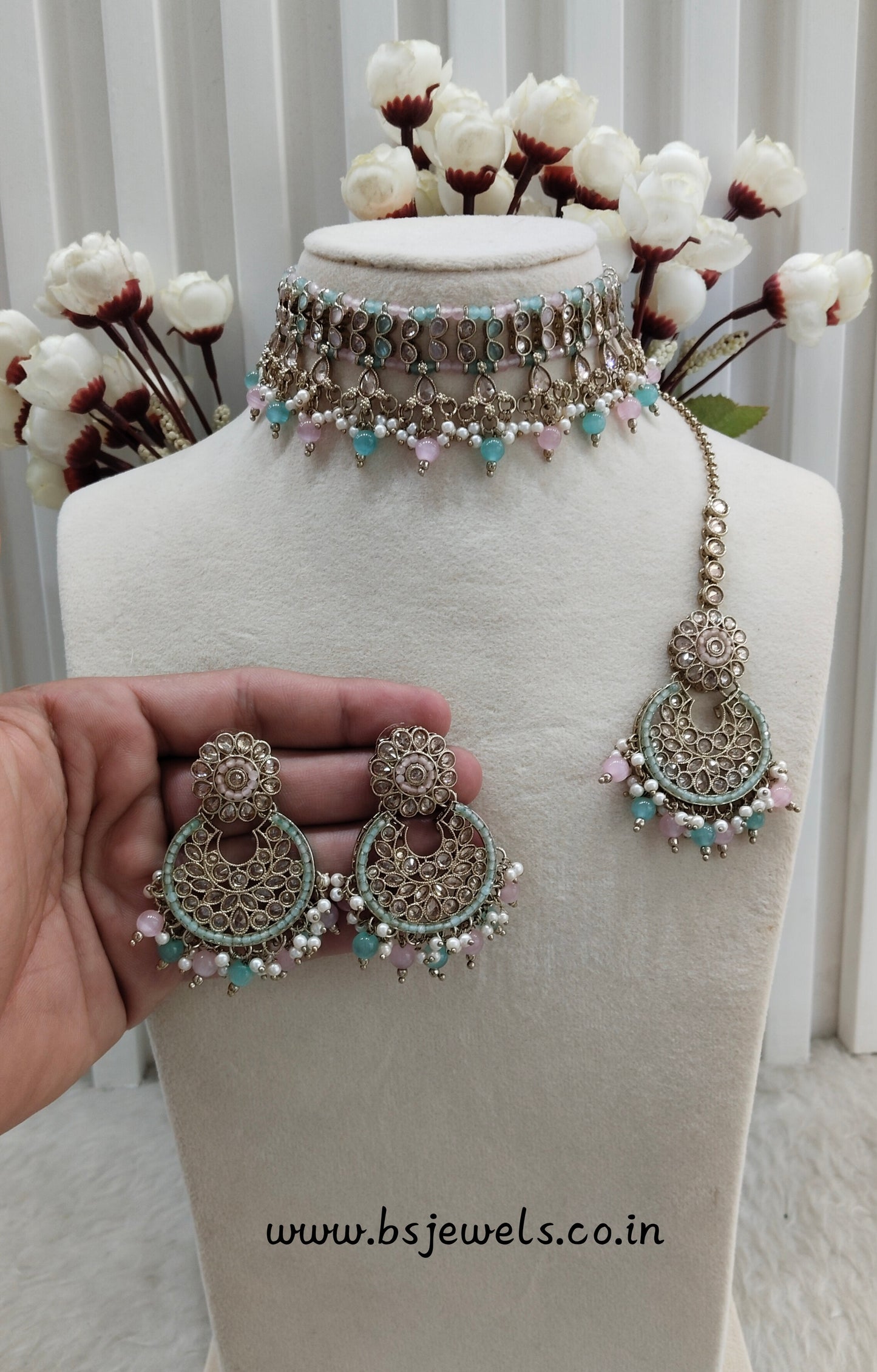 Mint Pink Antique Gold Choker Jewellery Rami Set