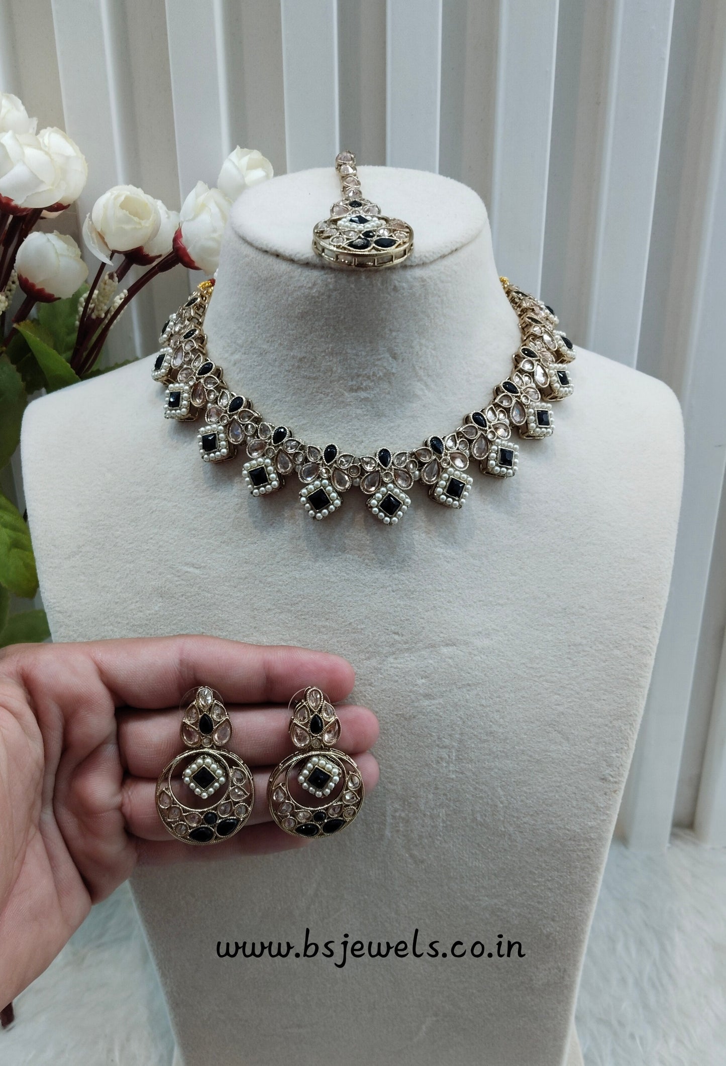 Black Antique Gold Necklace Jewellery Race Set