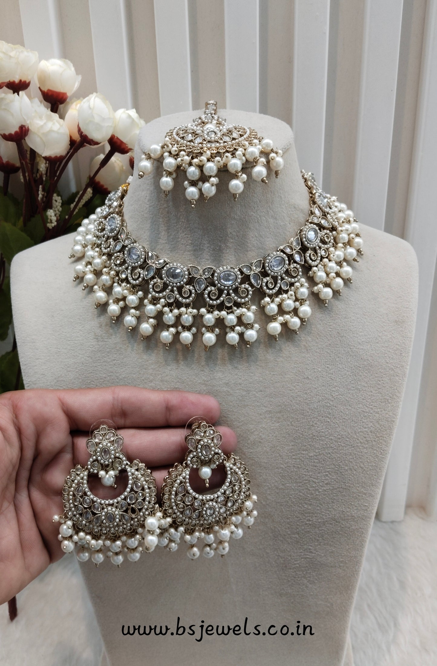 White Antique Gold Necklace Jewellery Mangu Set
