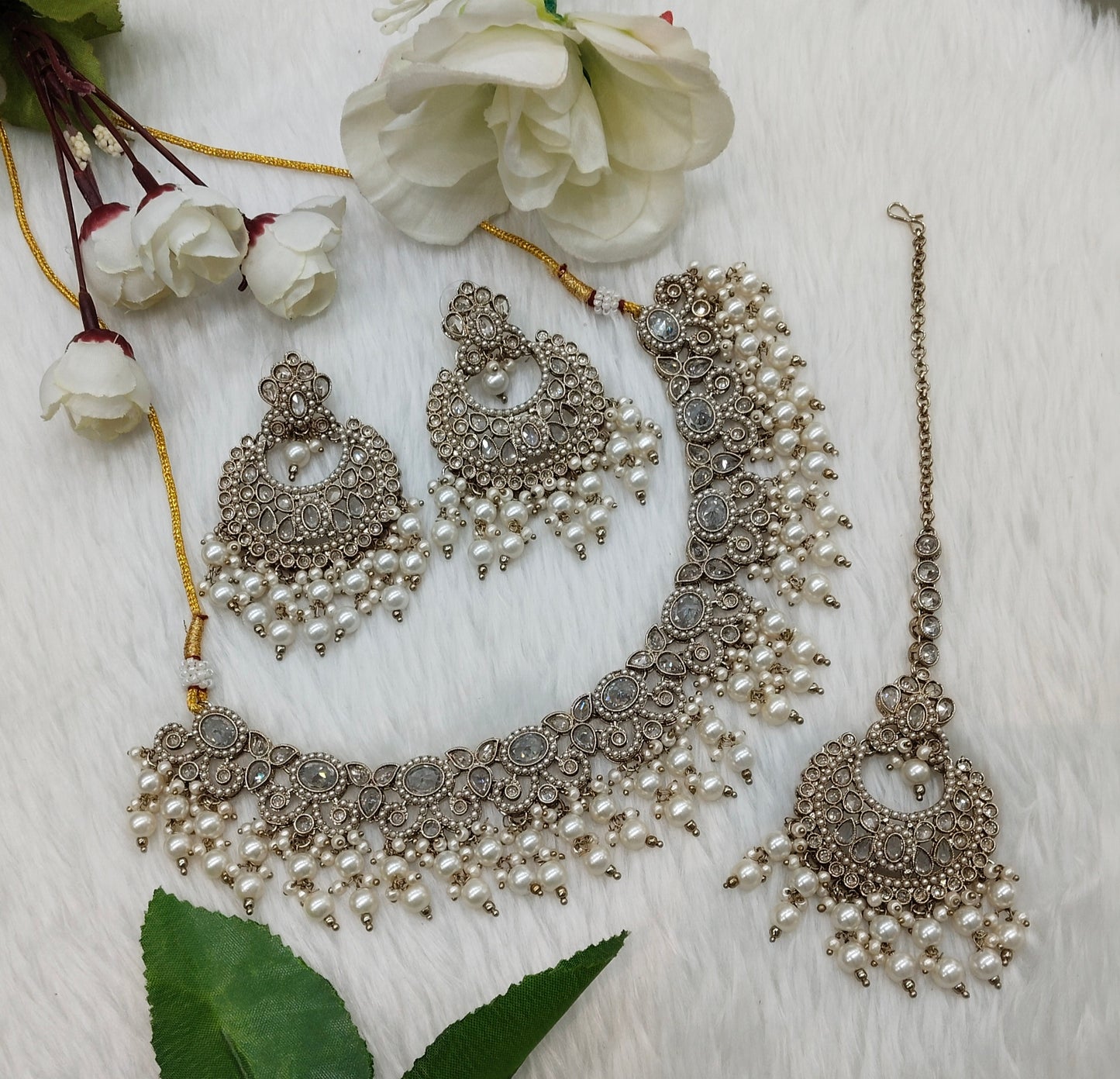 White Antique Gold Necklace Jewellery Mangu Set